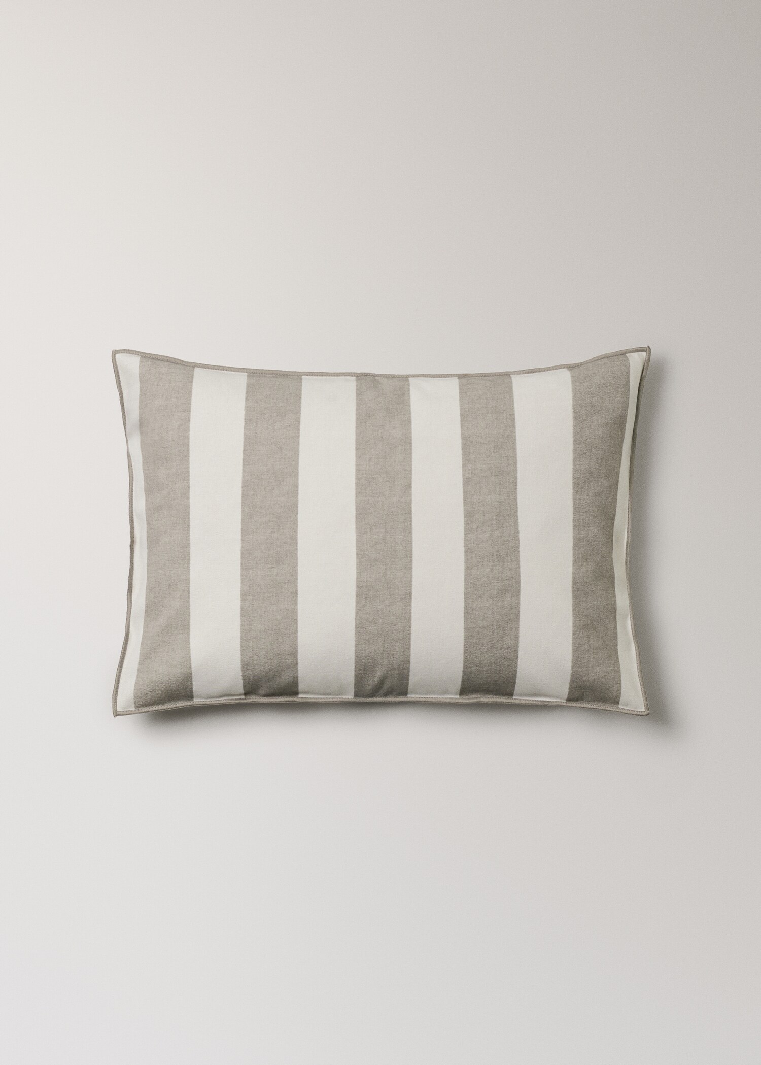 Cotton cushion cover with thick stripes and overlock stitching 40x60 cm - Article without model
