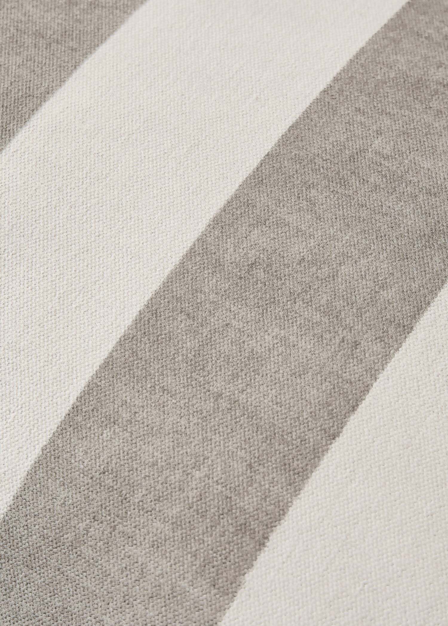 Cotton cushion cover with thick stripes and overlock stitching 40x60 cm - Details of the article 3