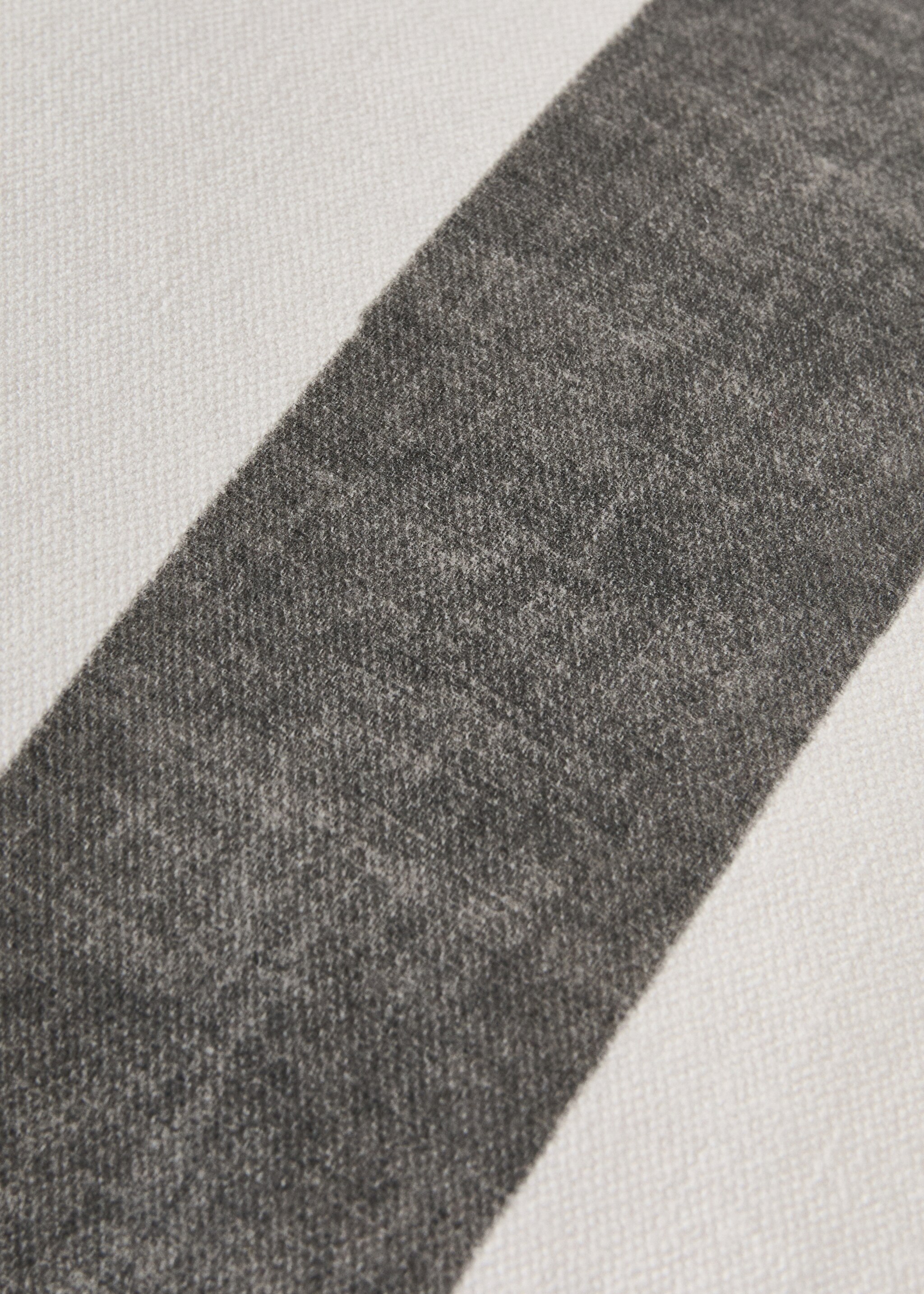 Cotton cushion cover with thick stripes and overlock stitching 40x60 cm - Details of the article 3, Charcoal. Ref: 27003357-00.