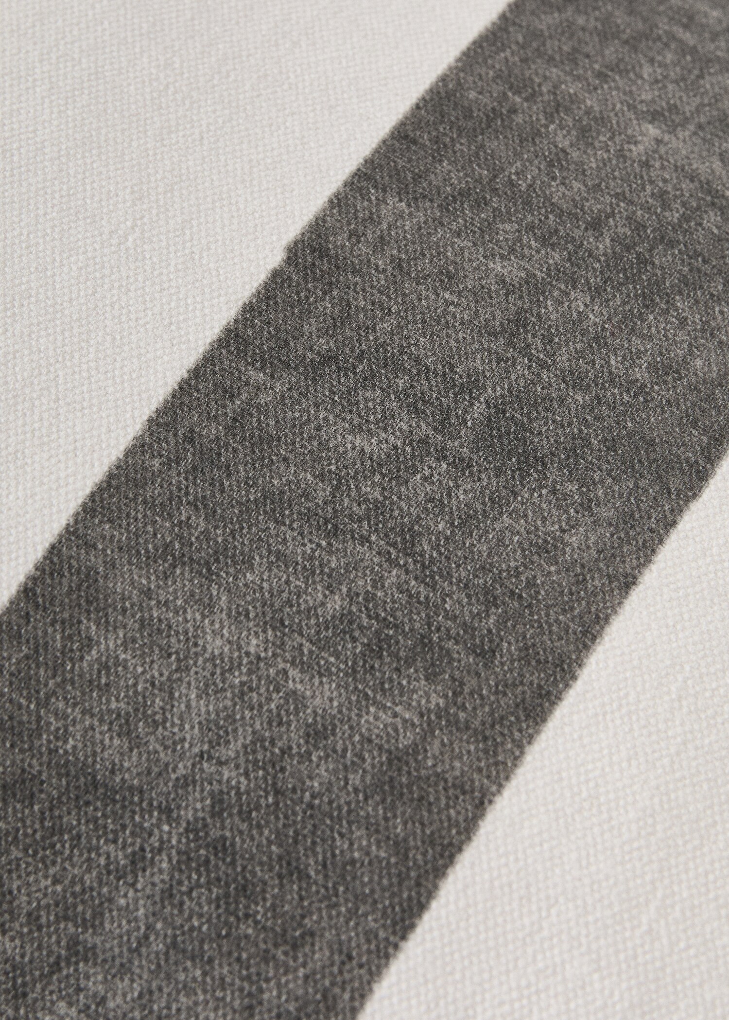 Cotton cushion cover with thick stripes and overlock stitching 40x60 cm - Details of the article 3