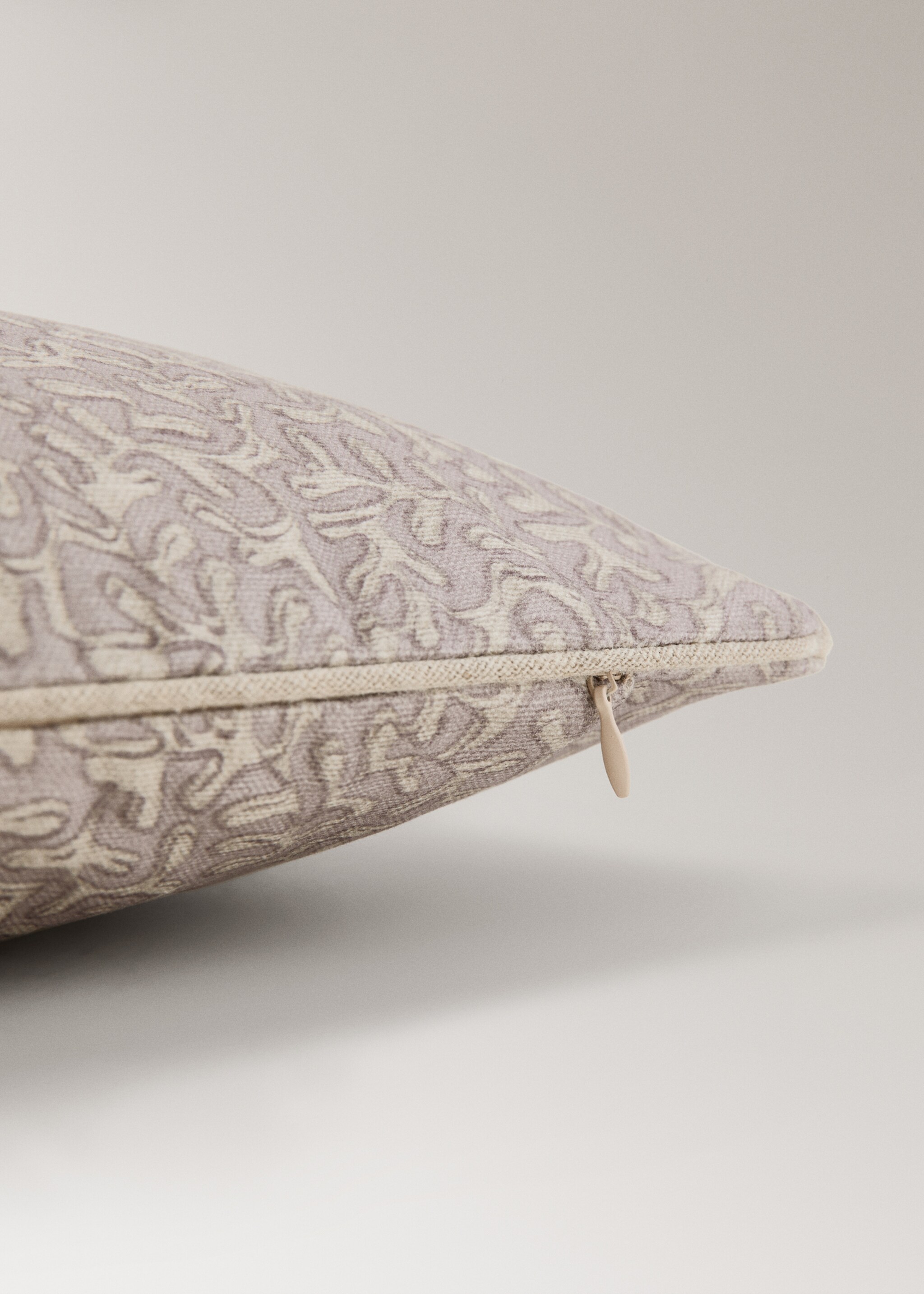 Natural printed cotton cushion cover 30x50cm - Details of the article 2, Lilac. Ref: 27003368-00.