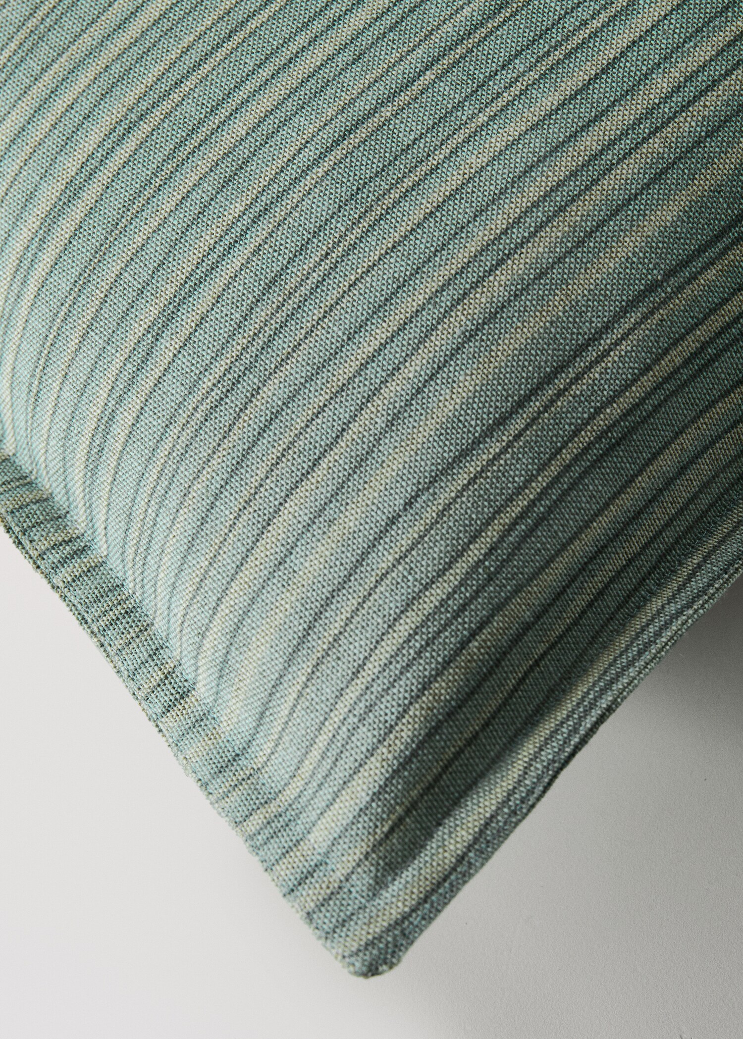 Linen-cotton cushion cover with thin stripes 40 x 60 cm - Details of the article 1