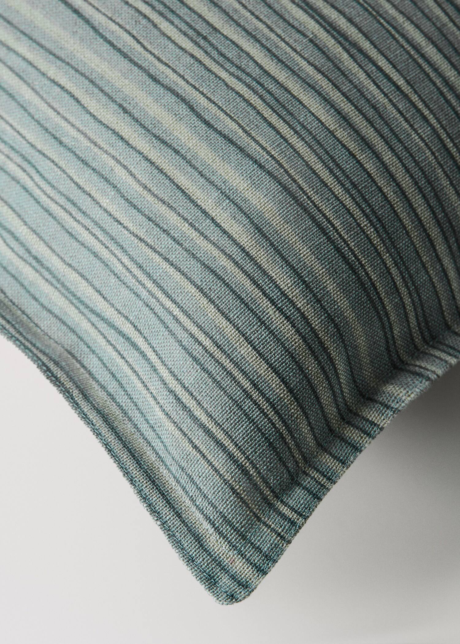 Linen-cotton cushion cover with thin stripes 50 x 50 cm - Details of the article 1