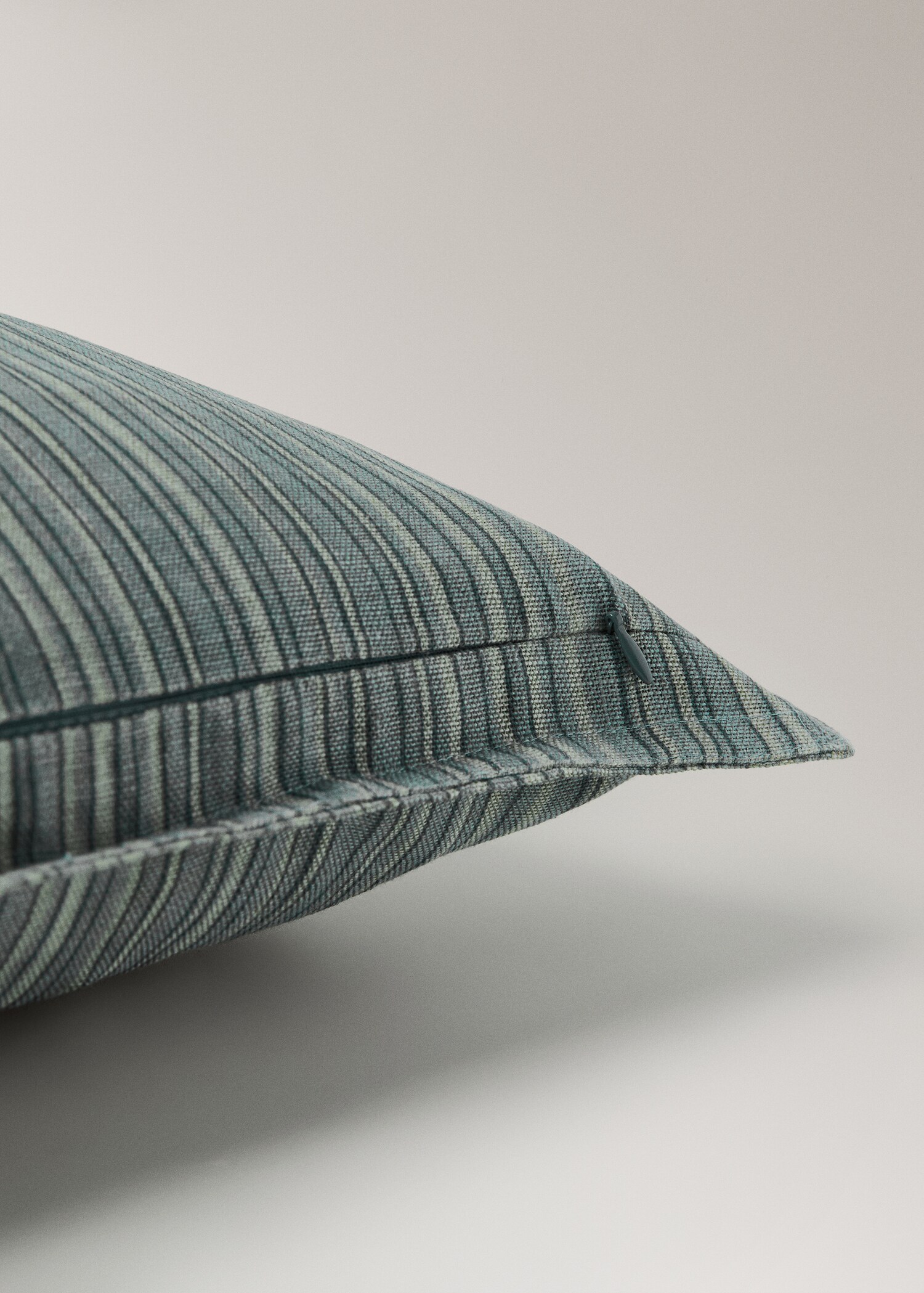 Linen-cotton cushion cover with thin stripes 50 x 50 cm - Details of the article 2