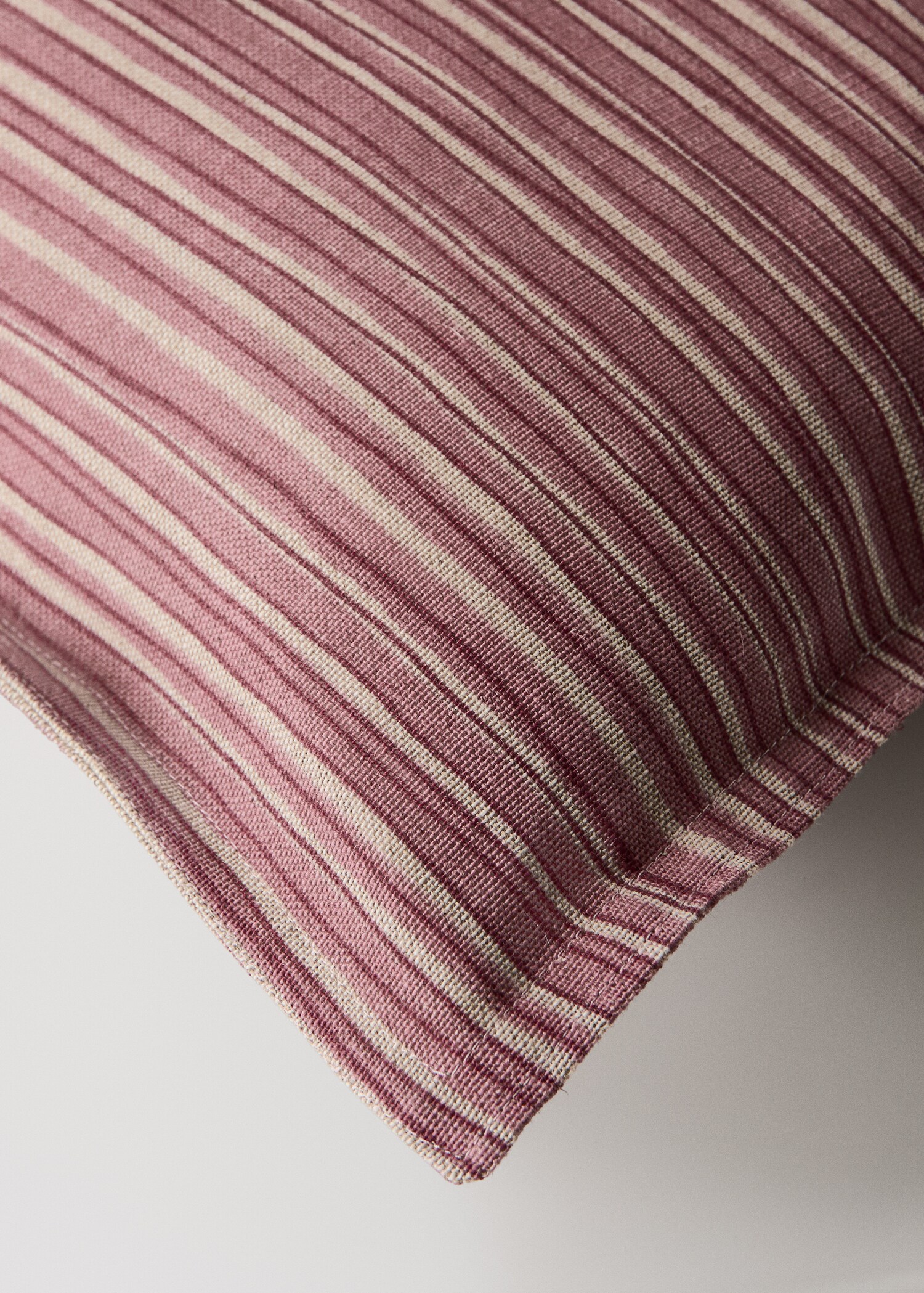 Linen-cotton cushion cover with thin stripes 50 x 50 cm - Details of the article 1