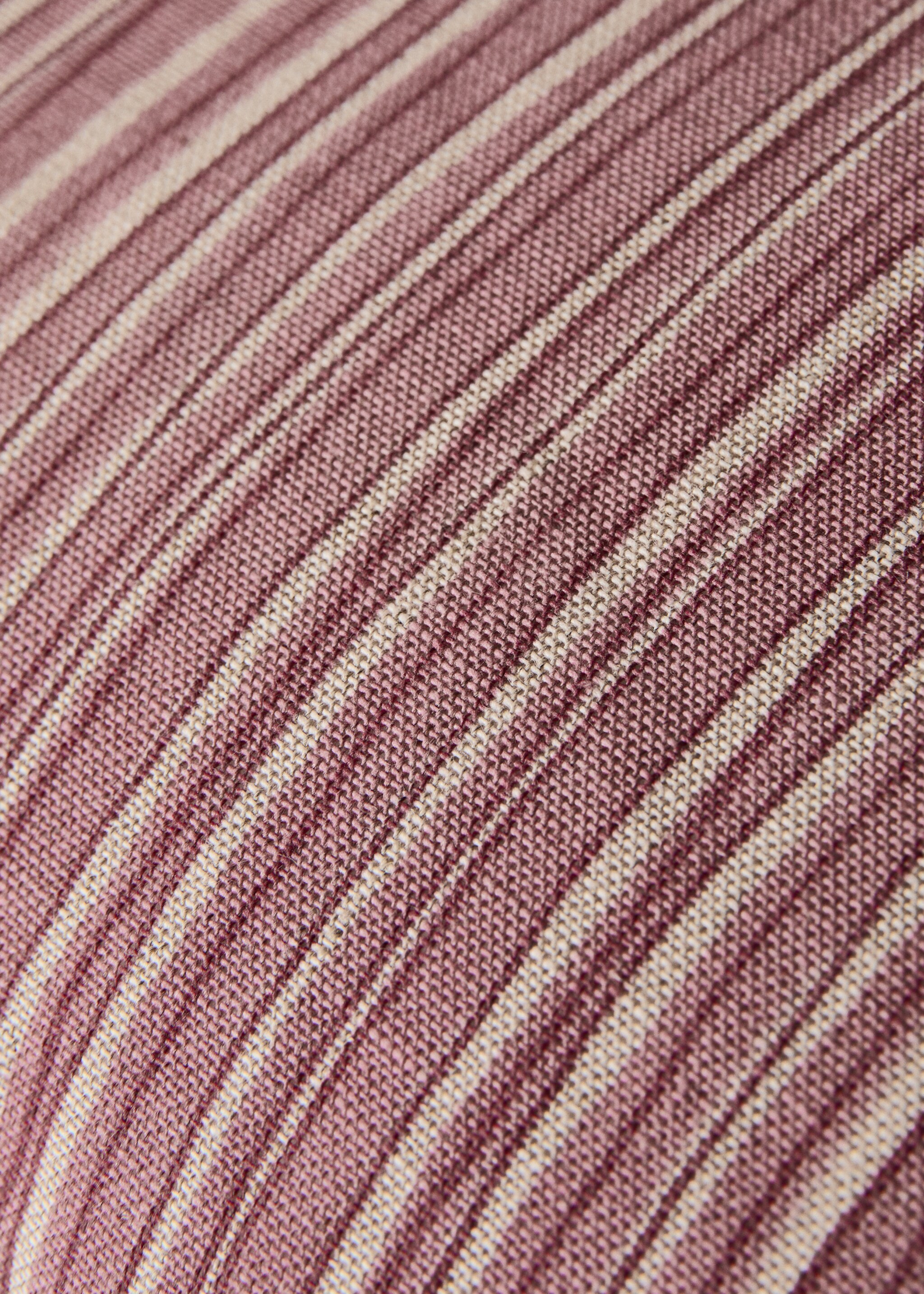 Linen-cotton cushion cover with thin stripes 50 x 50 cm - Details of the article 3, Medium Pink. Ref: 27003371-00.