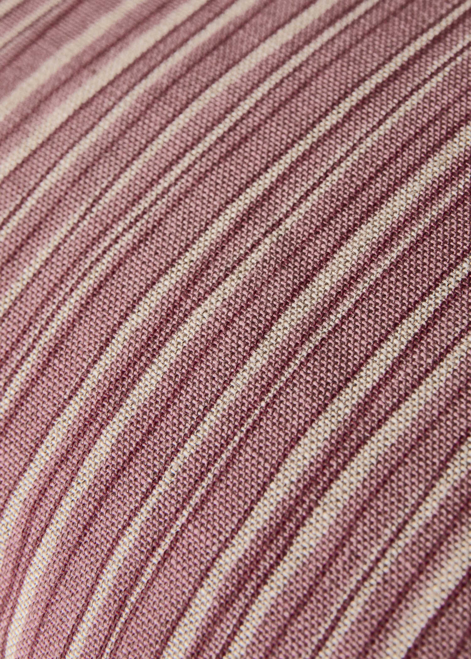 Linen-cotton cushion cover with thin stripes 50 x 50 cm - Details of the article 3