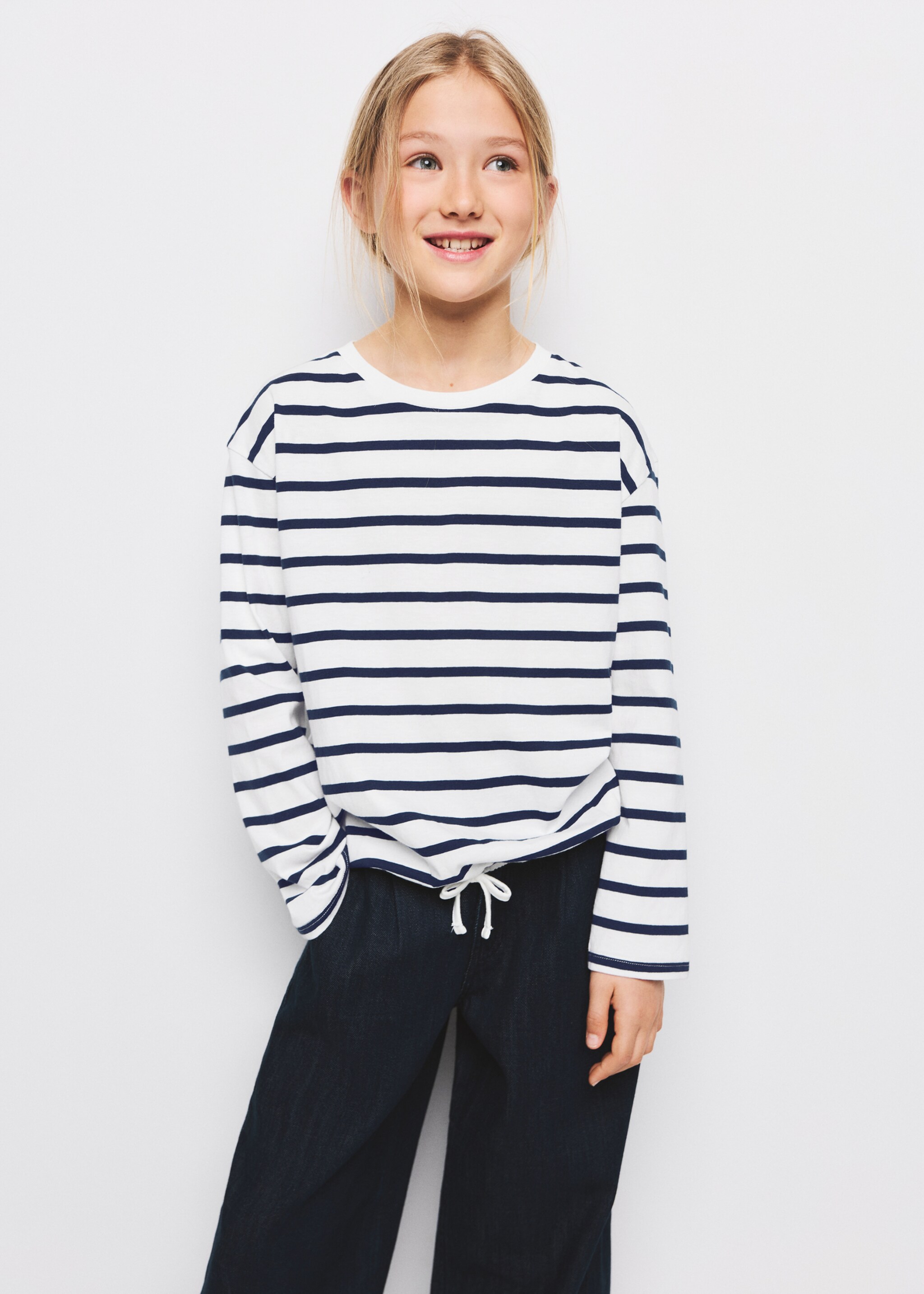 T-shirt à rayures détail nœud - Plan moyen, Bleu marine. Ref: 27003725-00.