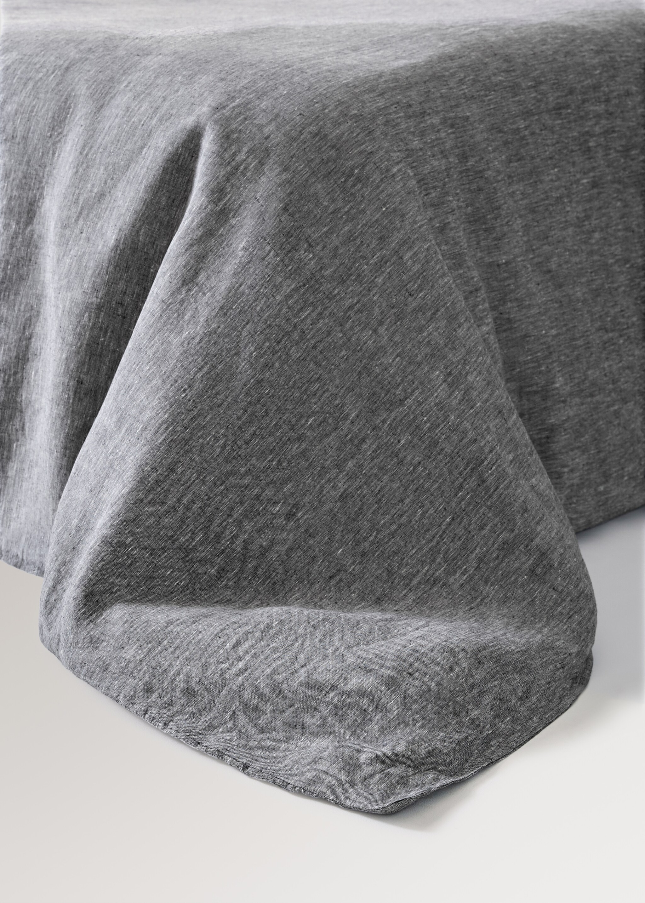 Linen yarn-dyed duvet cover for 150/160 cm bed - Details of the article 8, Dark Heather Grey. Ref: 27003739-00.