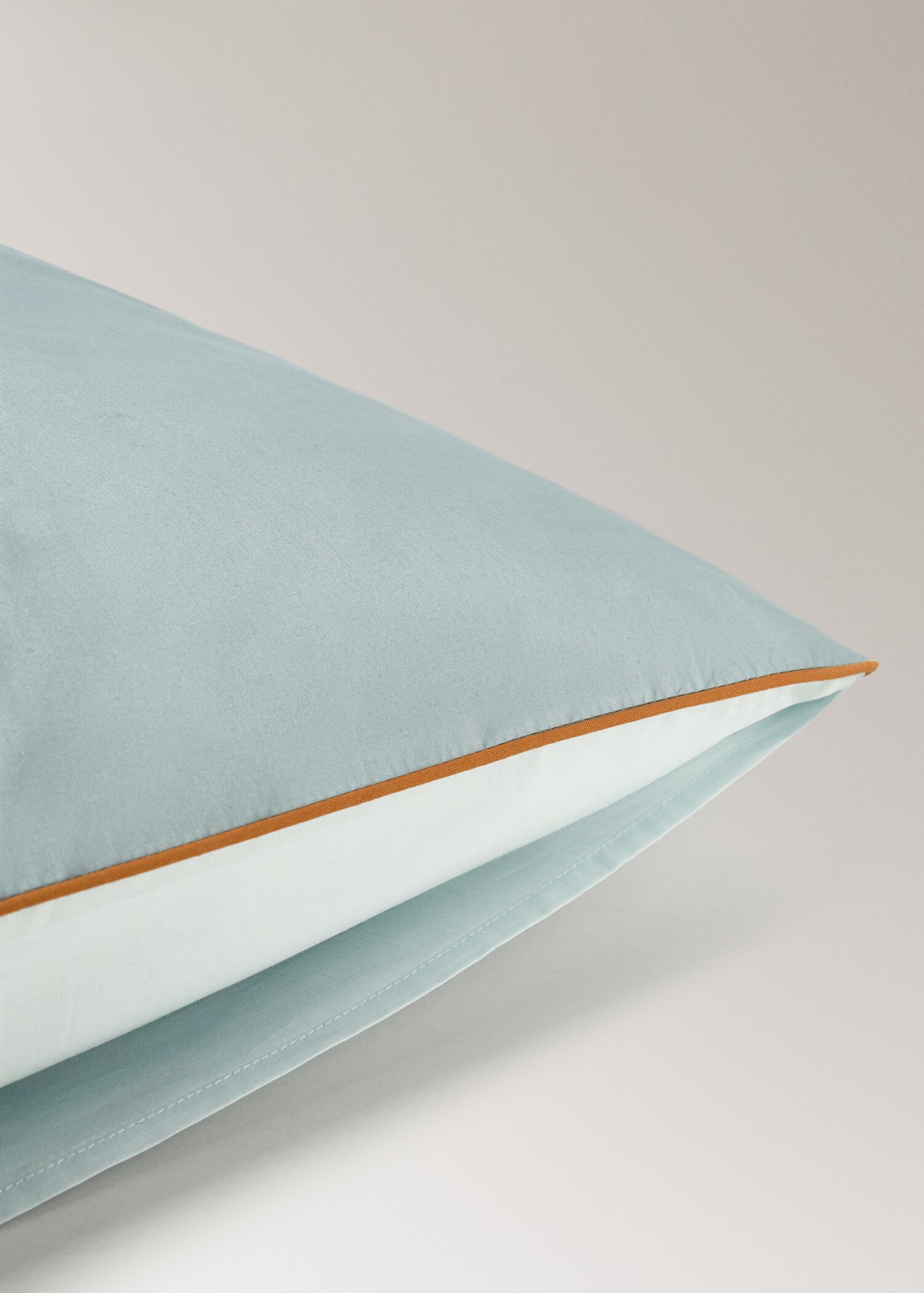 Reversible percale cotton pillowcase with contrasting piping 60x60 cm - Details of the article 1