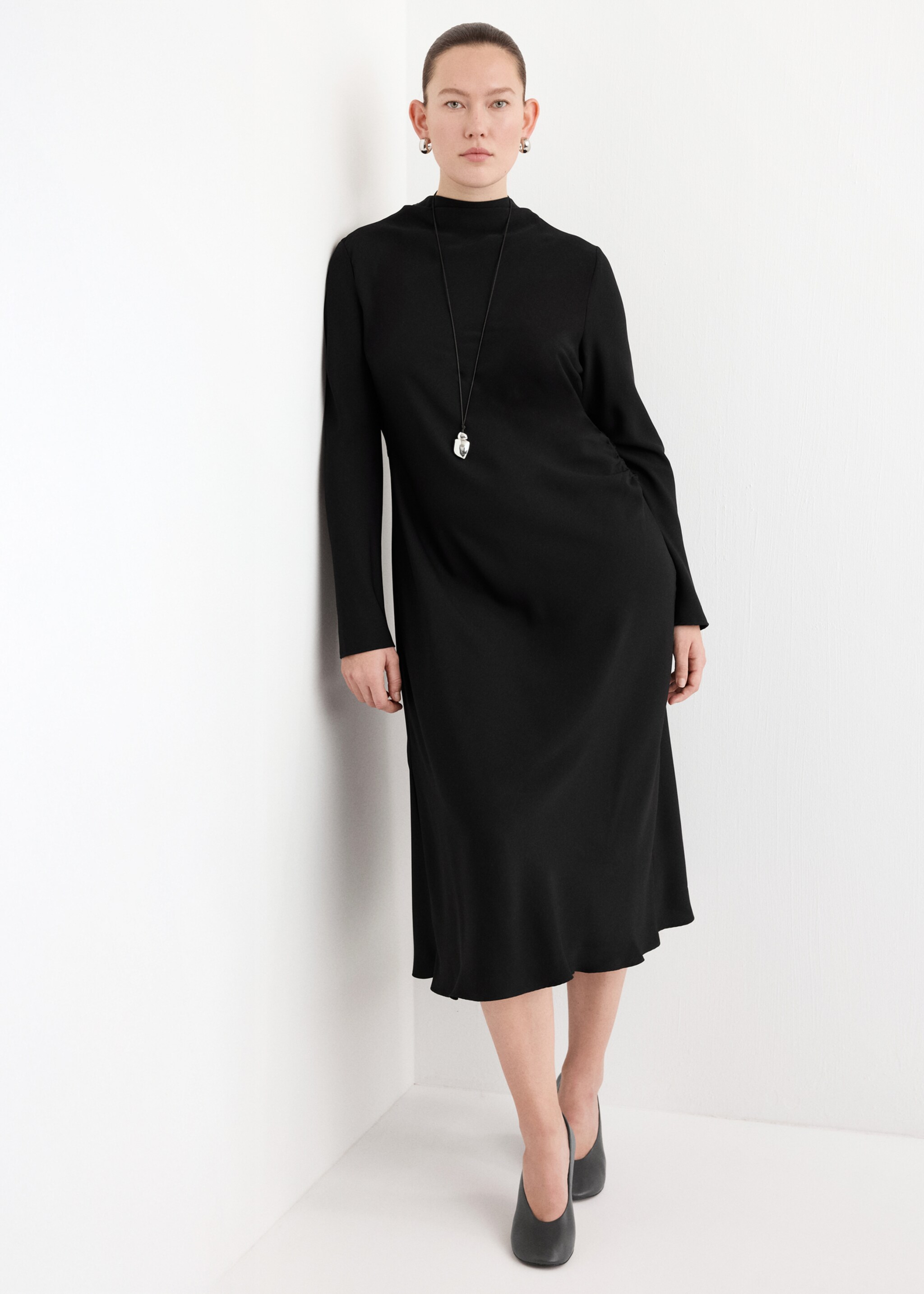 Ruched midi dress - Details of the article 3, Black. Ref: 27004097-00.