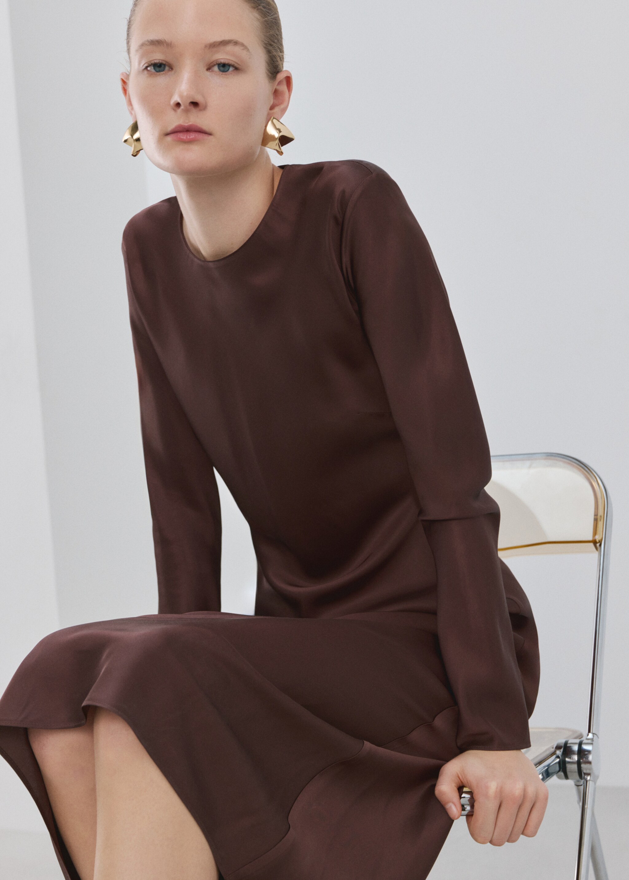 Long flared dress - Details of the article 2, Brown. Ref: 27004098-00.