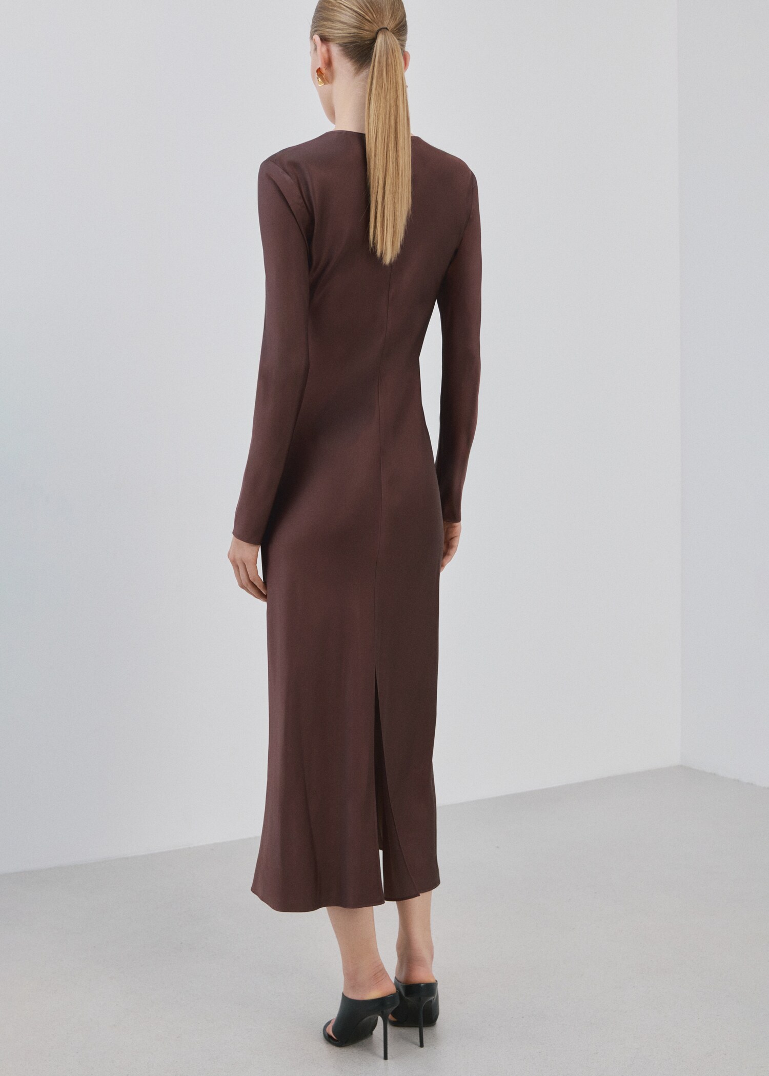 Long flared dress - Reverse of the article