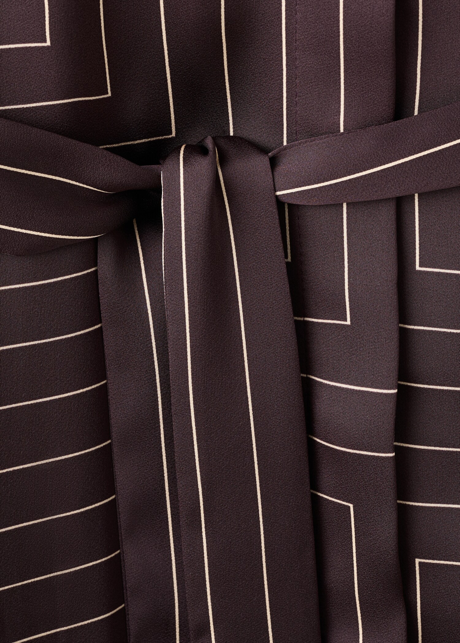 فستان بتنورة مطبوع - تفاصيل المنتج 0