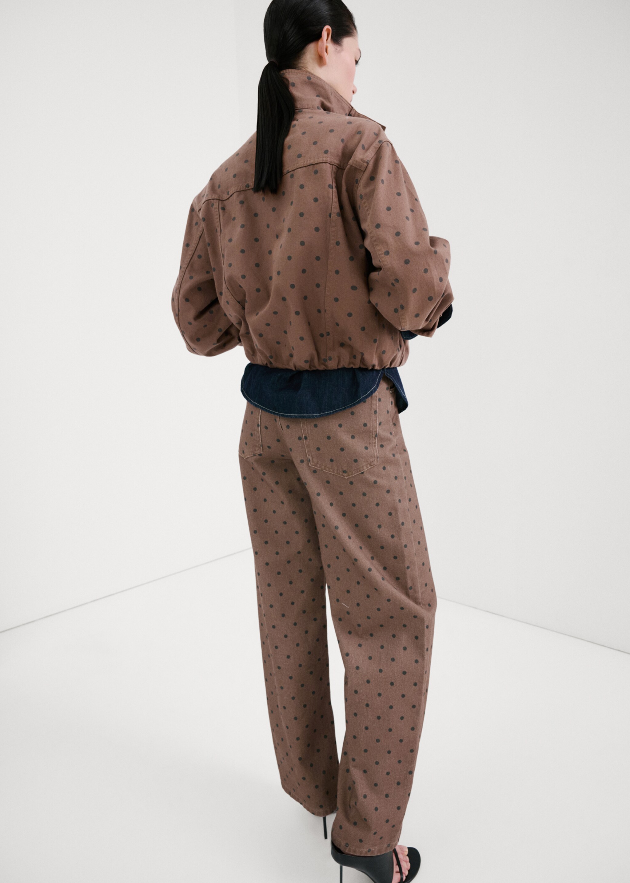 Ballonjeans met polkadots - Achterkant van het artikel, Chocoladebruin. Ref: 27004105-00.