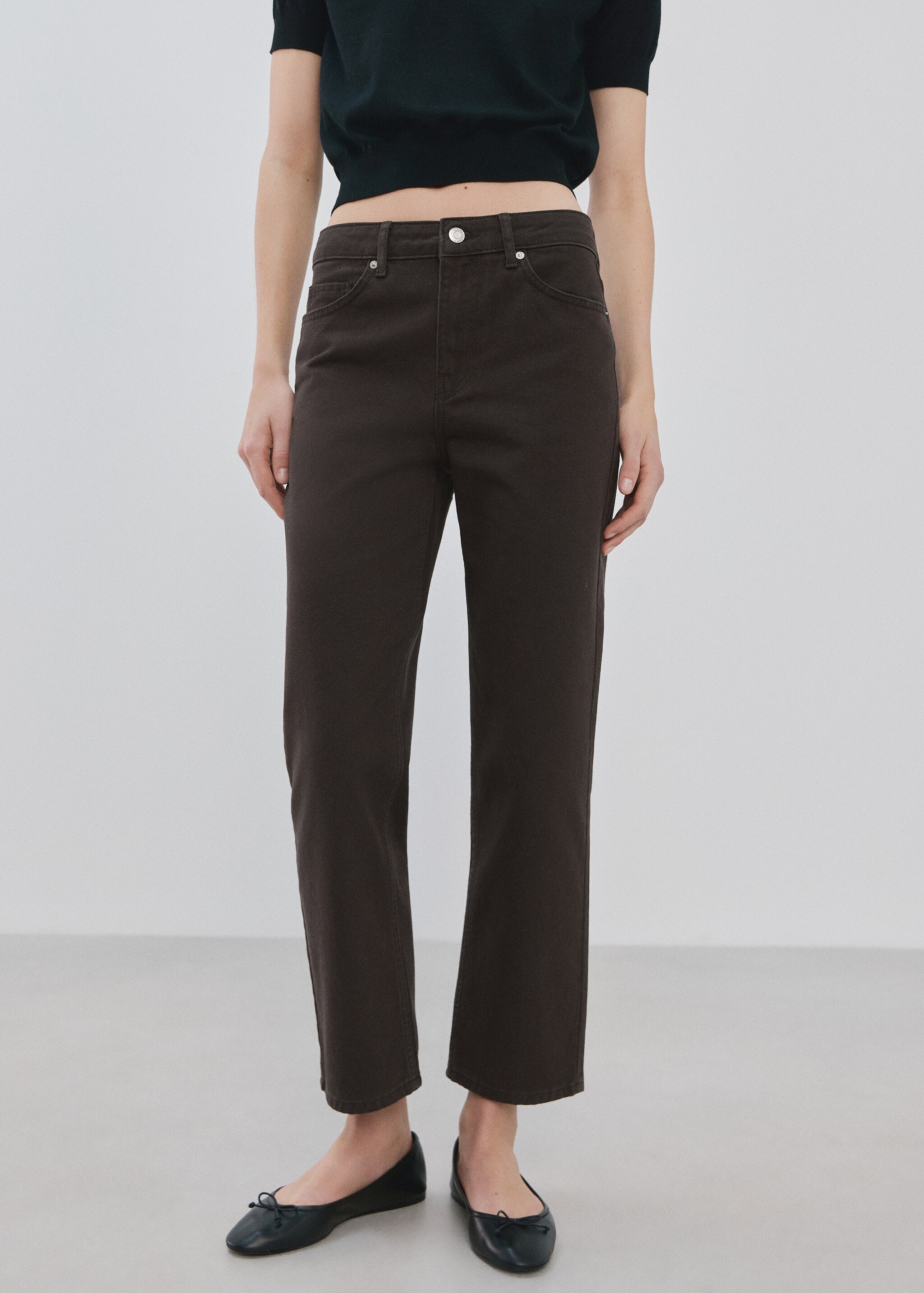 Jean droit taille normale - Plan moyen, Chocolat. Ref: 27004108-00.