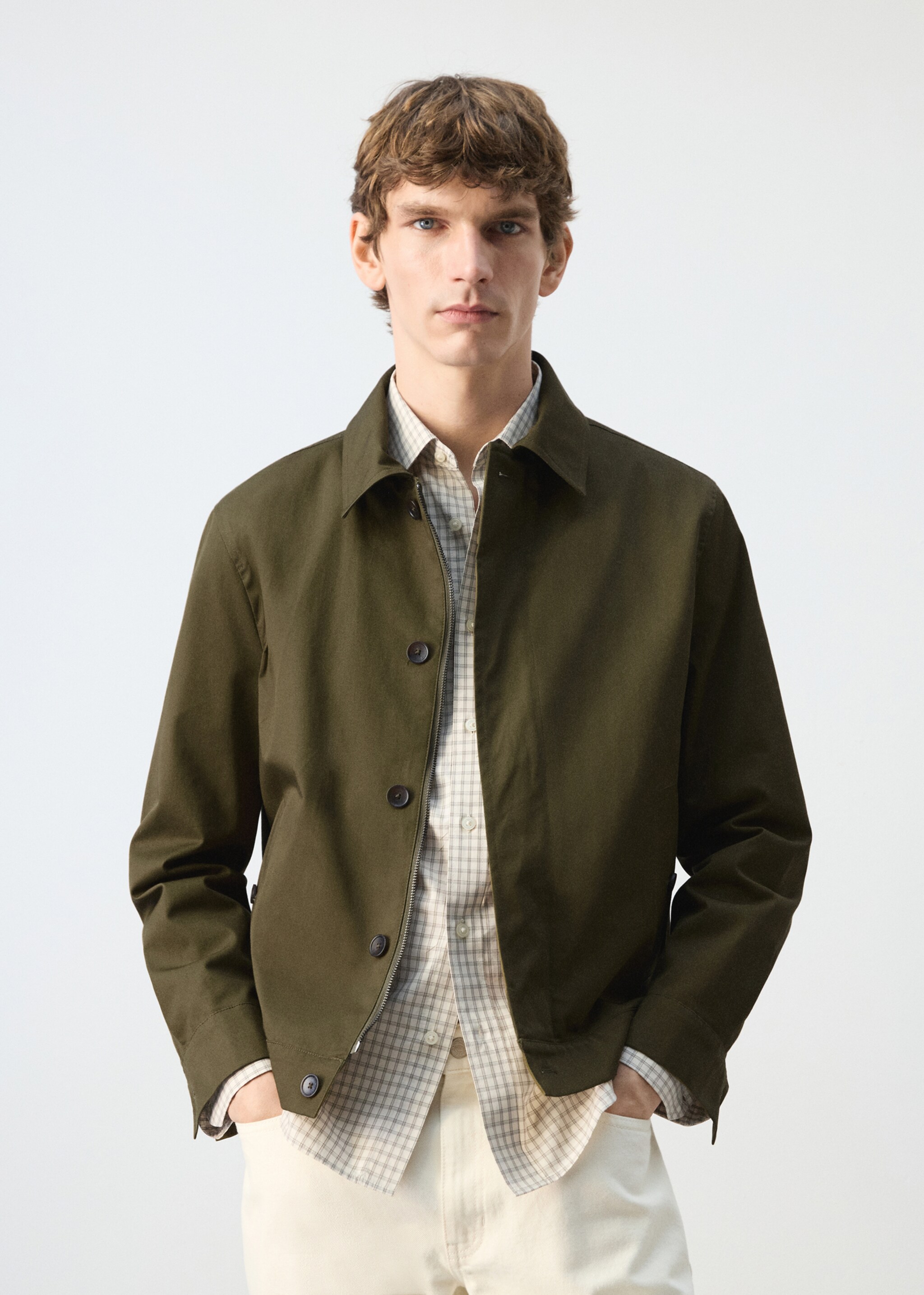 Water-repellent jacket with hidden zip - Medium plane, Olive Green. Ref: 27004412-00.