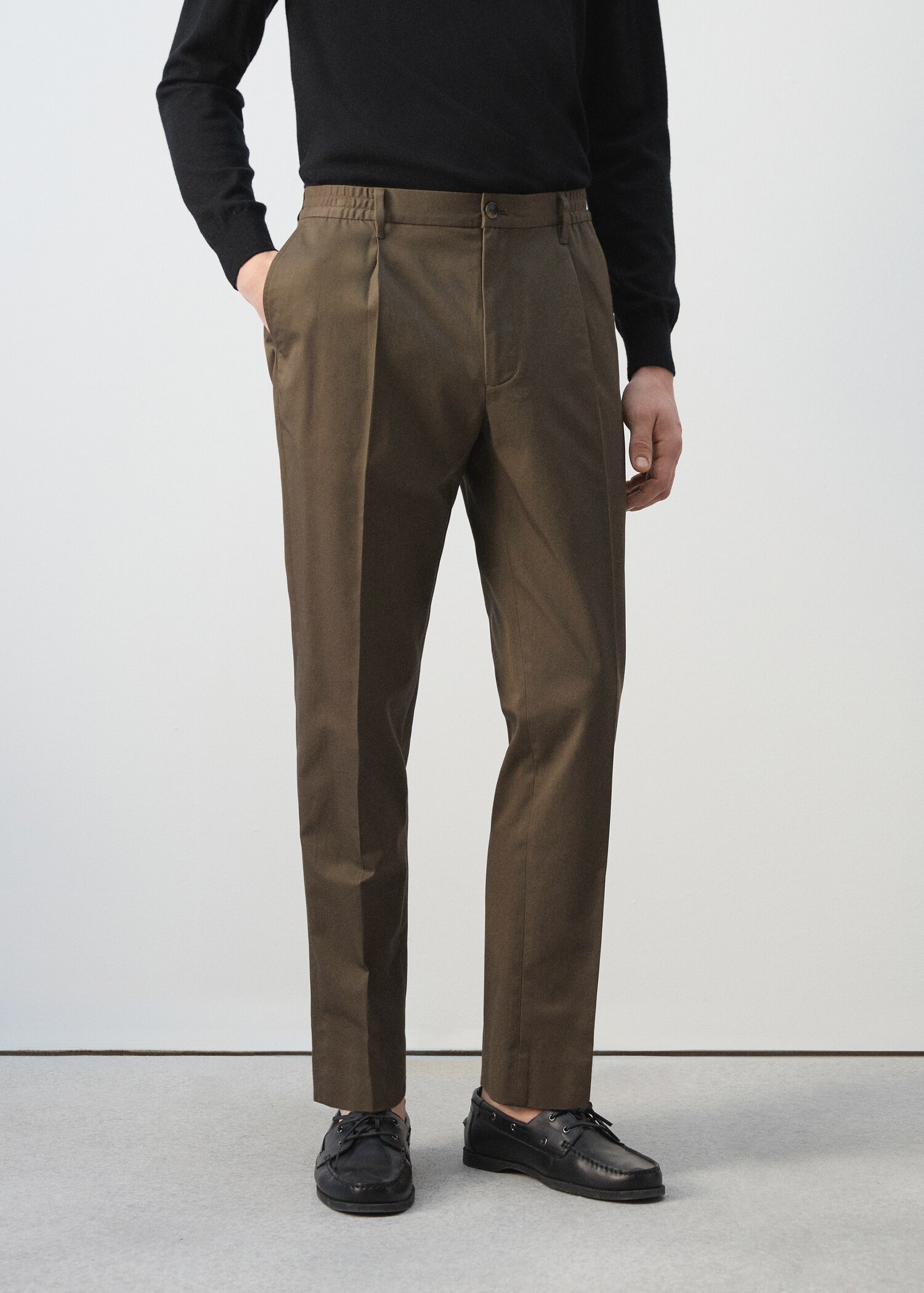 Pleated trousers with elastic waistband - Medium plane