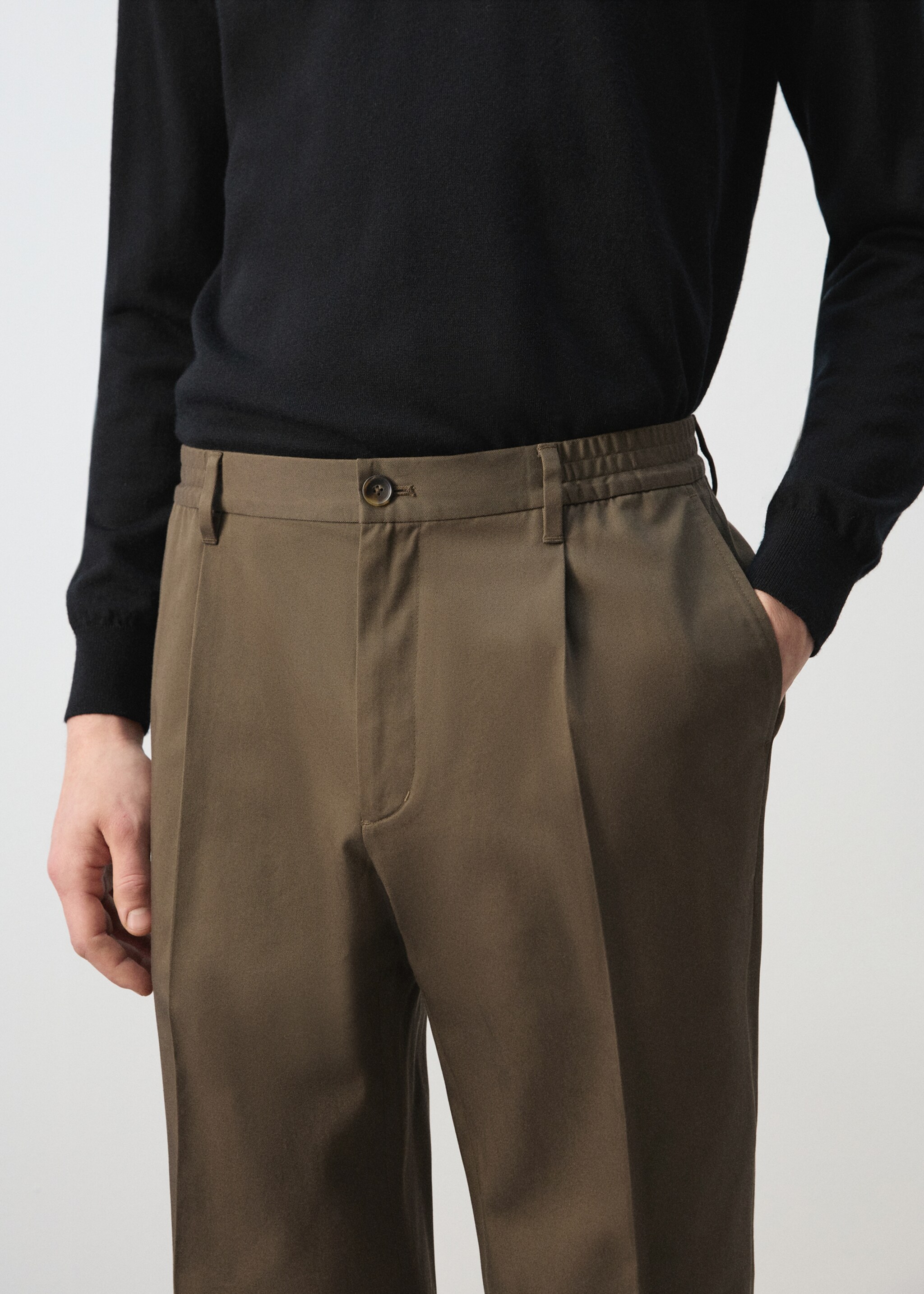 Pleated trousers with elastic waistband - Details of the article 1, Brown. Ref: 27004413-00.