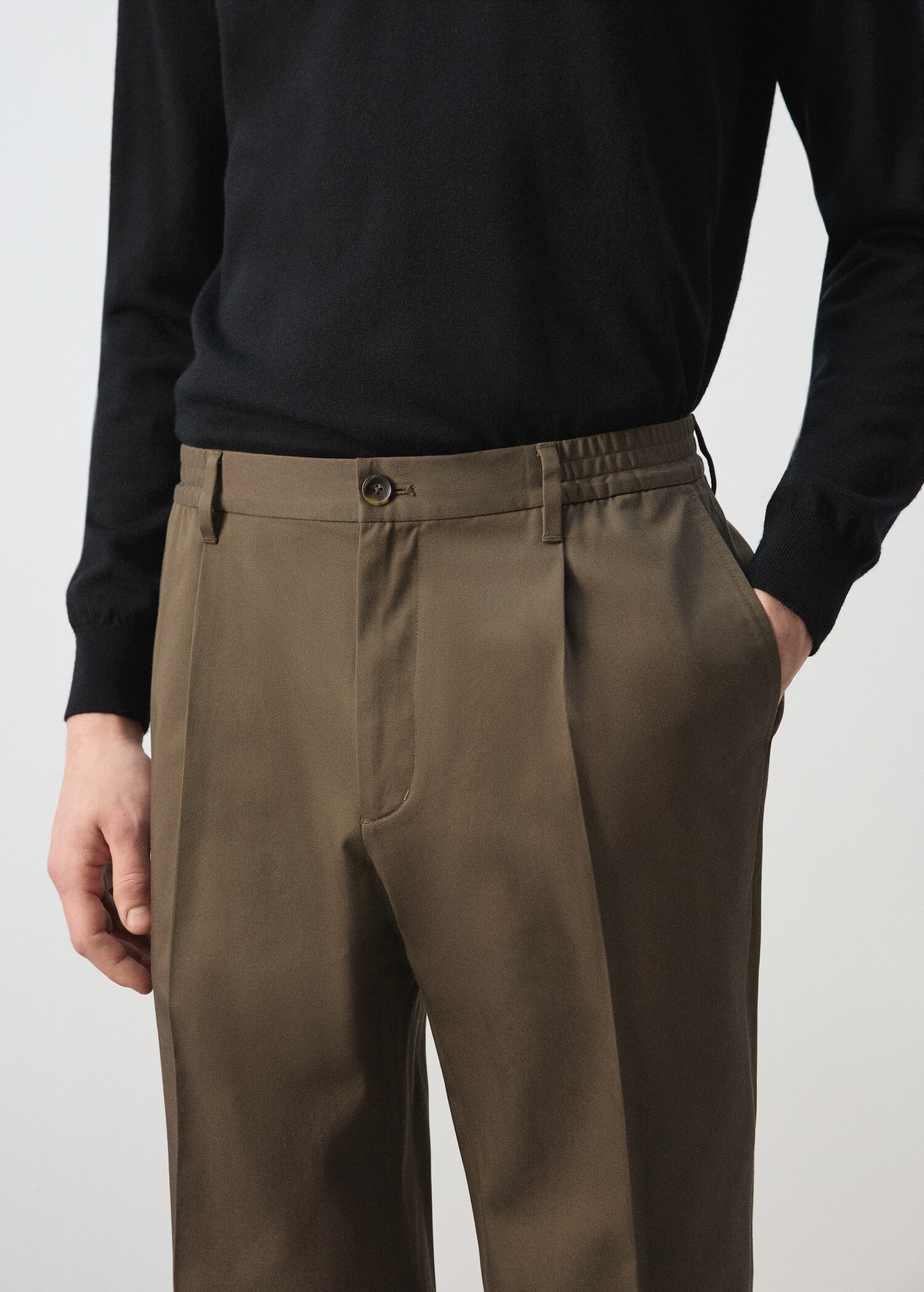 Pleated trousers with elastic waistband - Details of the article 1
