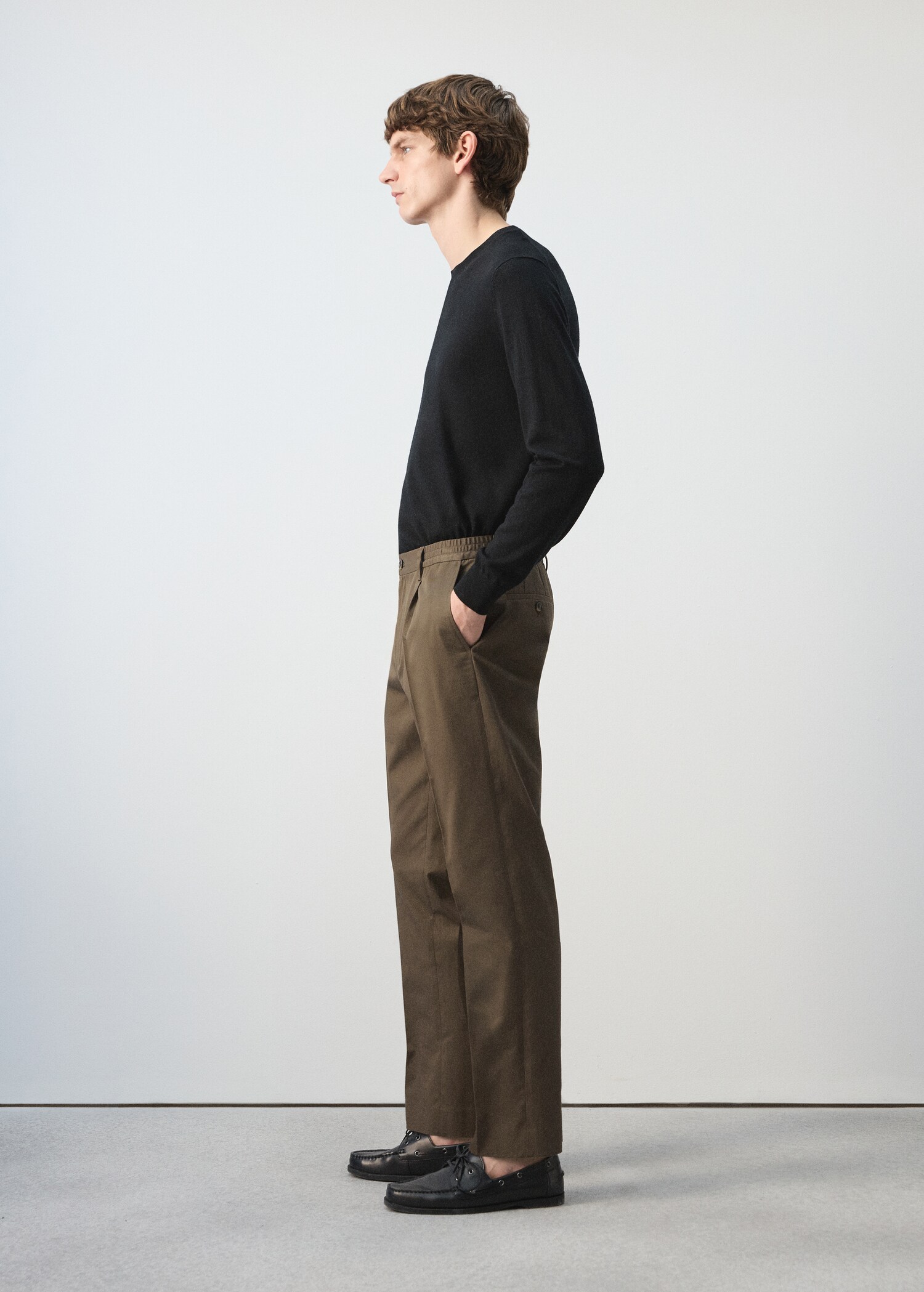 Pleated trousers with elastic waistband - Details of the article 2
