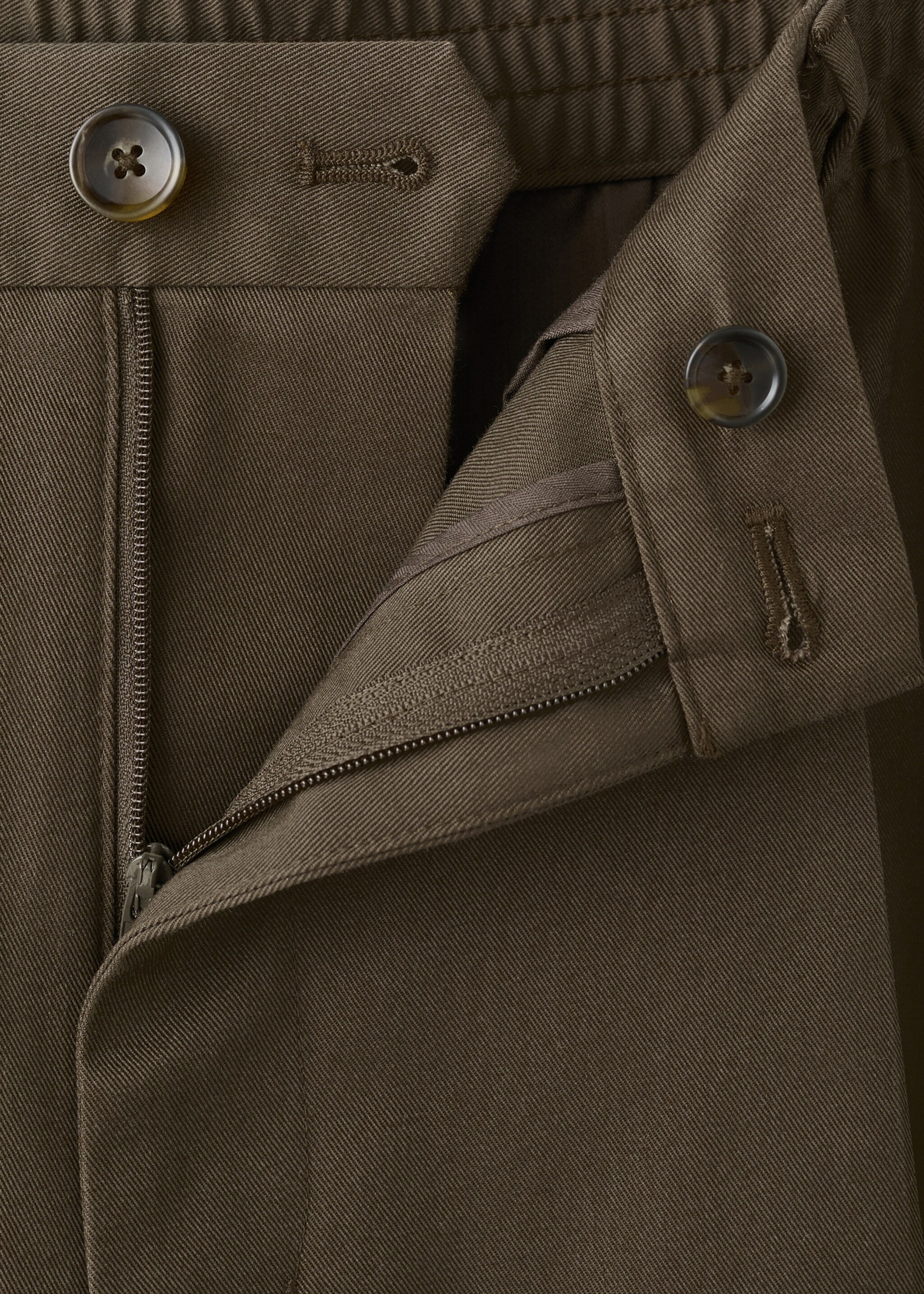 Pleated trousers with elastic waistband - Details of the article 8, Brown. Ref: 27004413-00.