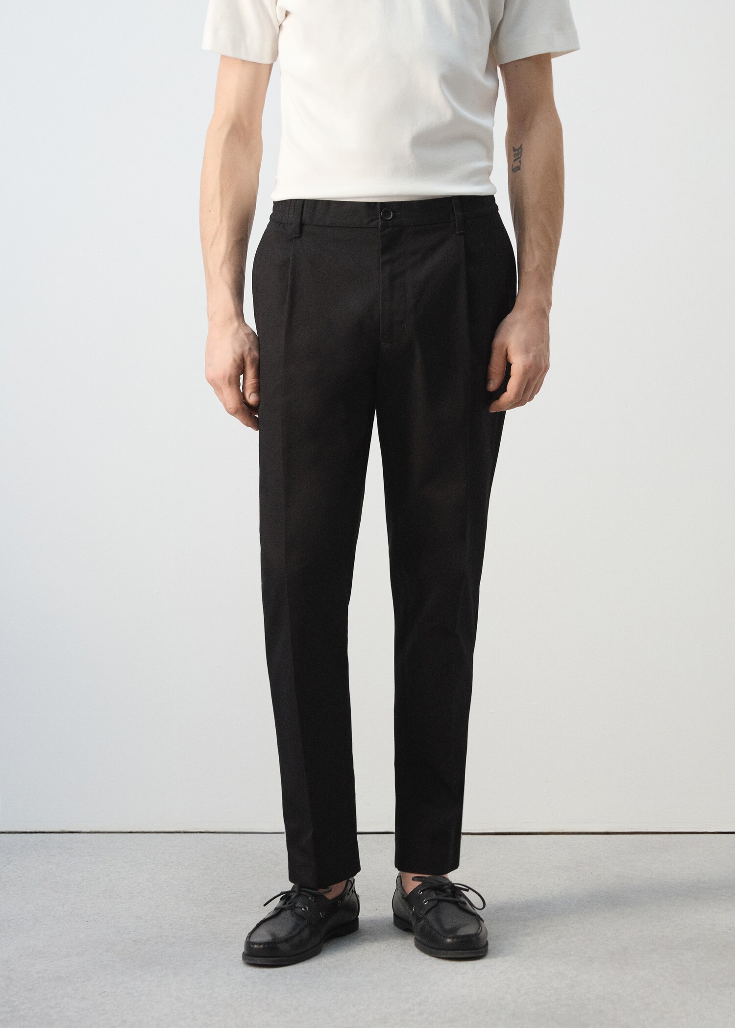Pleated trousers with elastic waistband - Medium plane