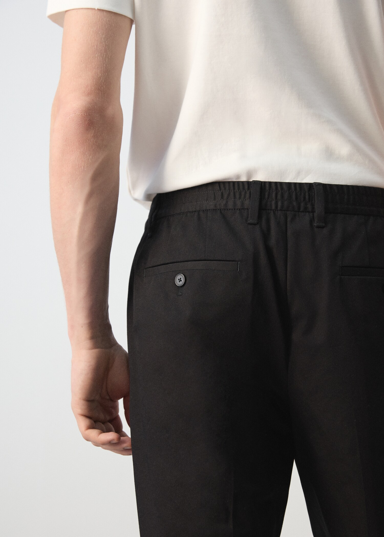 Pleated trousers with elastic waistband - Details of the article 6