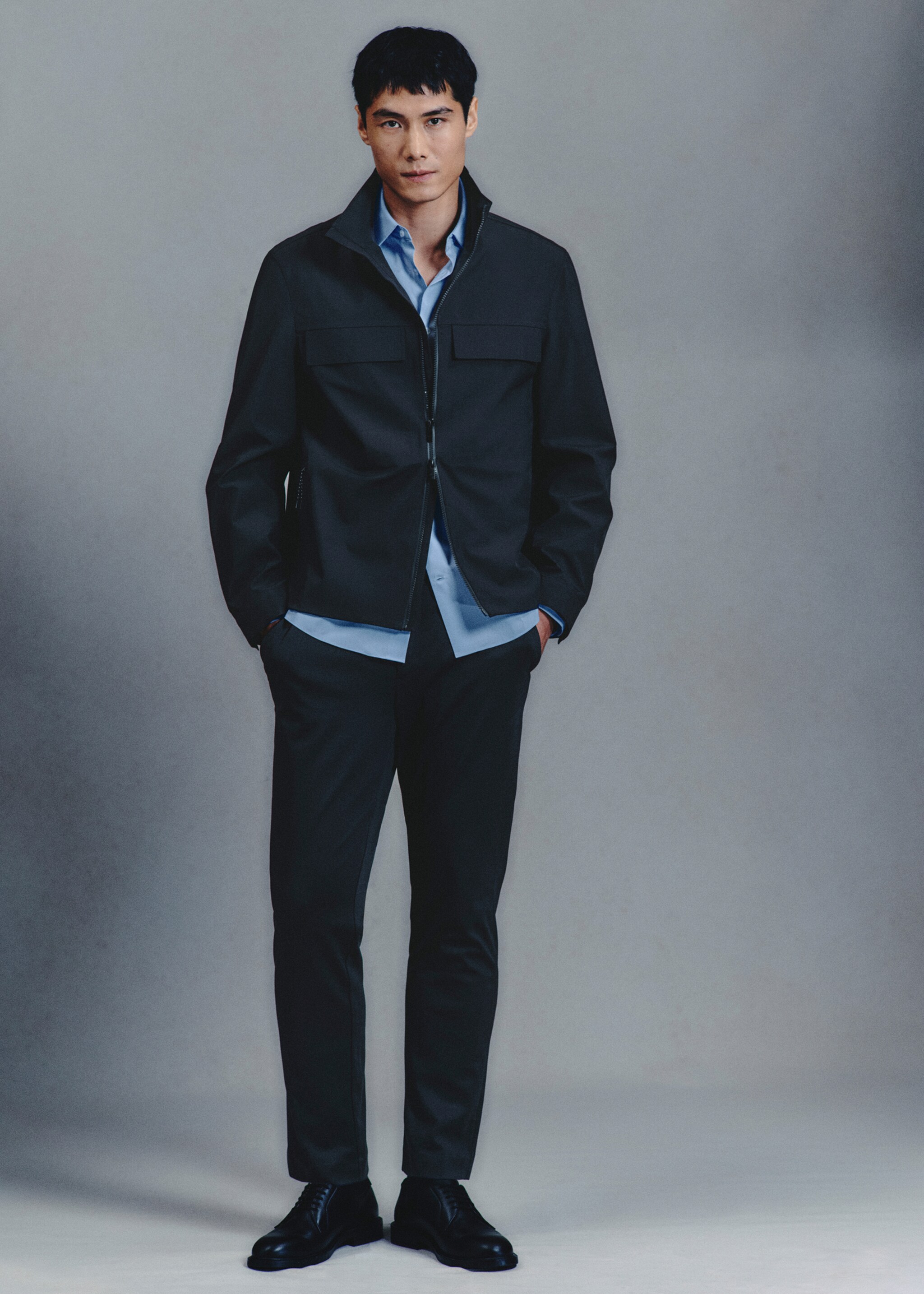 Chinohose mit Comfort-Stretch - Detail des Artikels 3, Marineblau. Ref: 27004415-00.