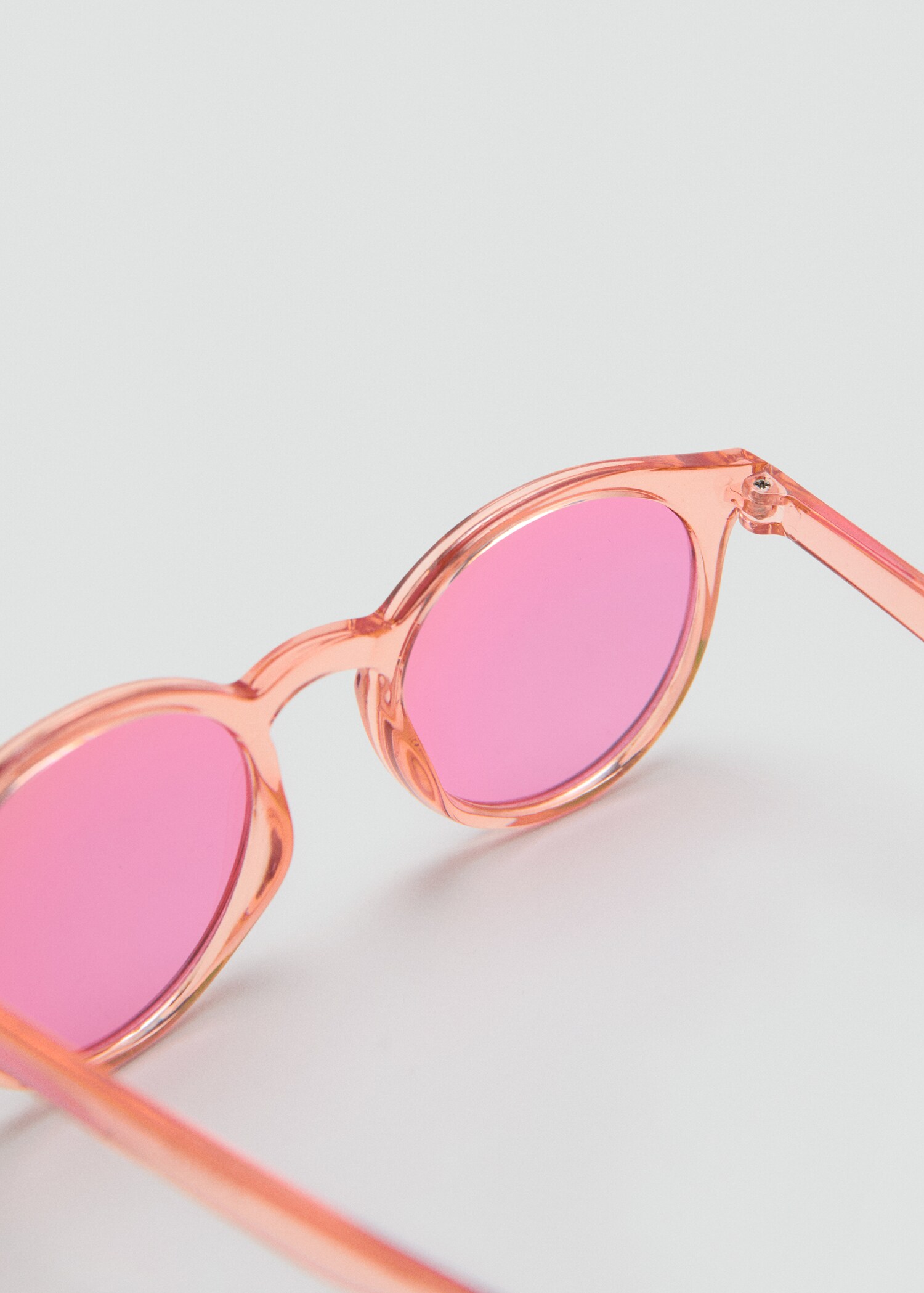 Round-framed sunglasses - Details of the article 1