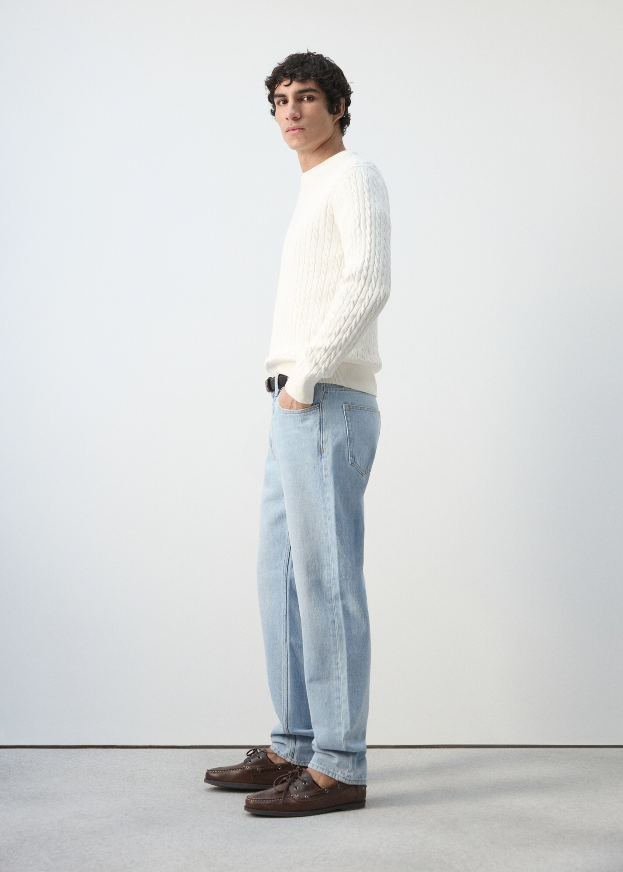 Bob regular-fit jeans - Details of the article 2, Bleach Blue. Ref: 27004432-00.