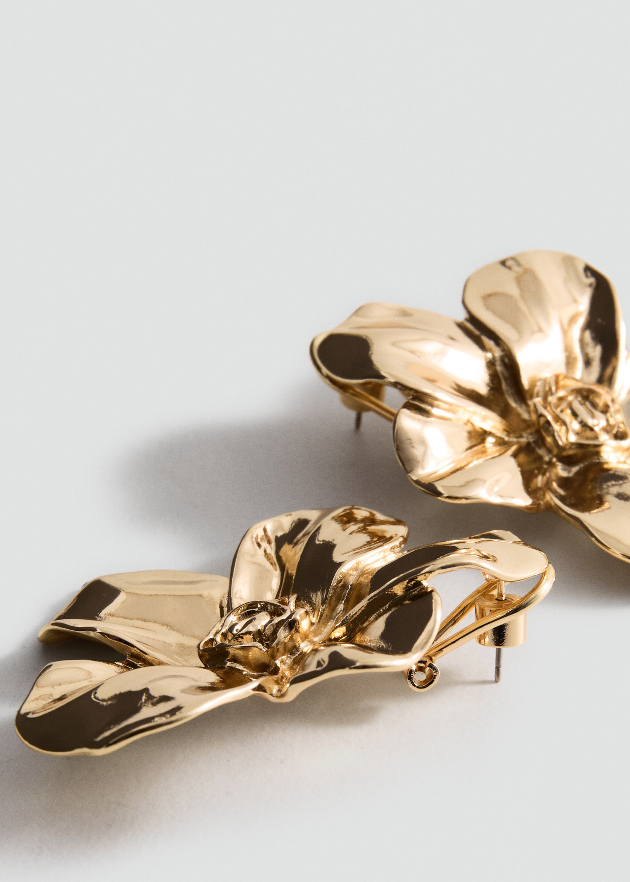 Flower-design earrings - Medium plane, Gold. Ref: 27004442-00.