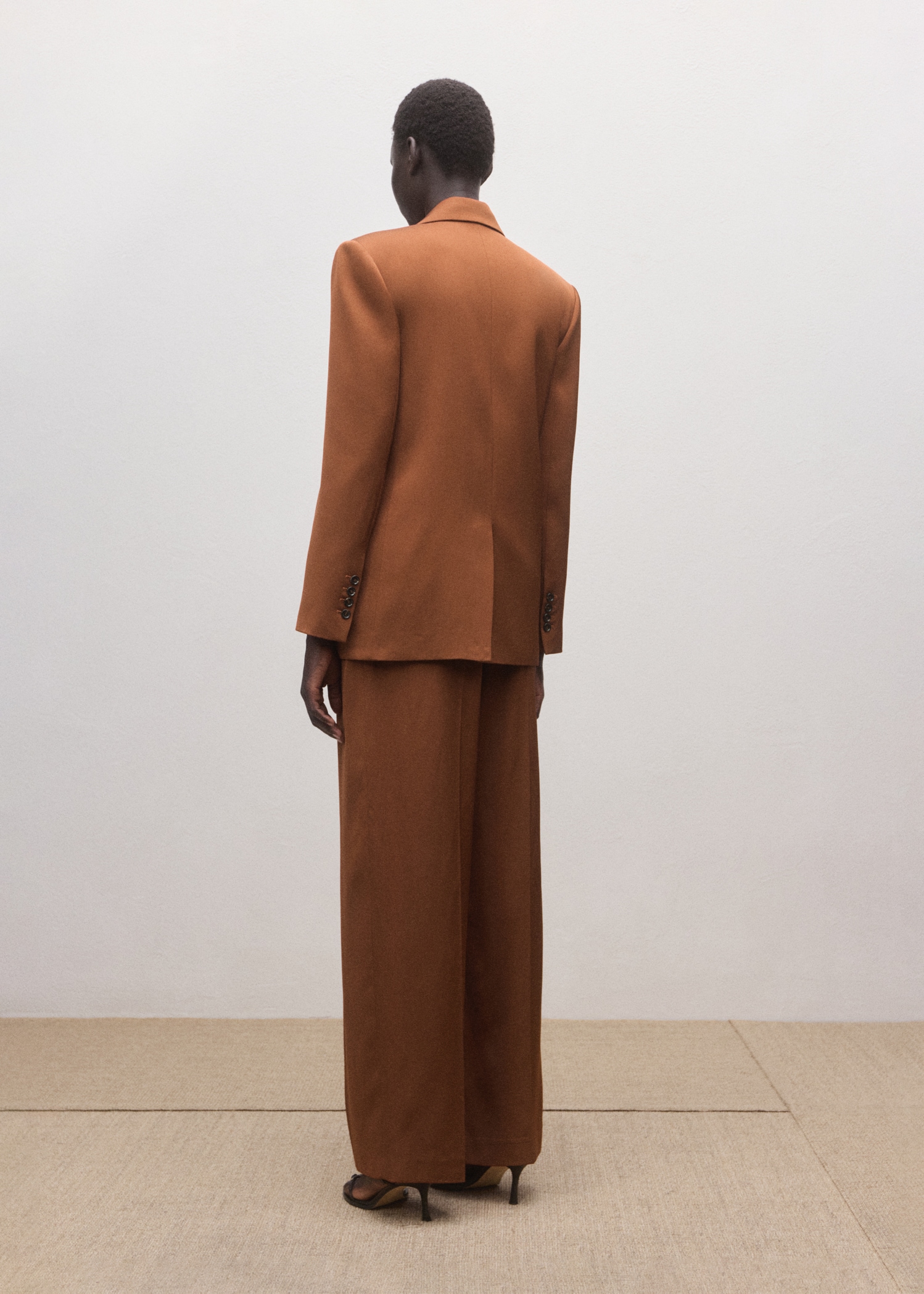 Rechte broek met lage taille - Achterkant van het artikel