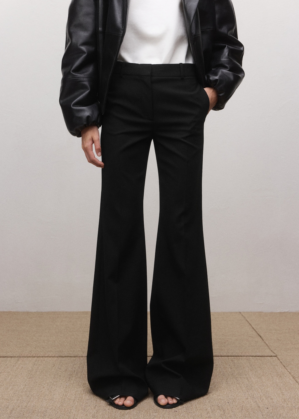 Mid-rise flare pants - image 4