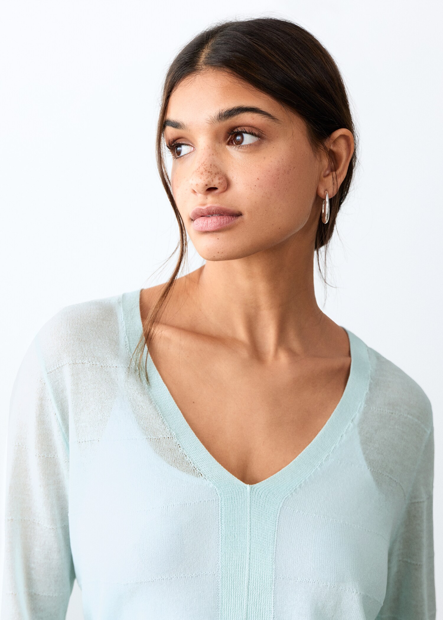 Jumper with slit detail - Details of the article 1