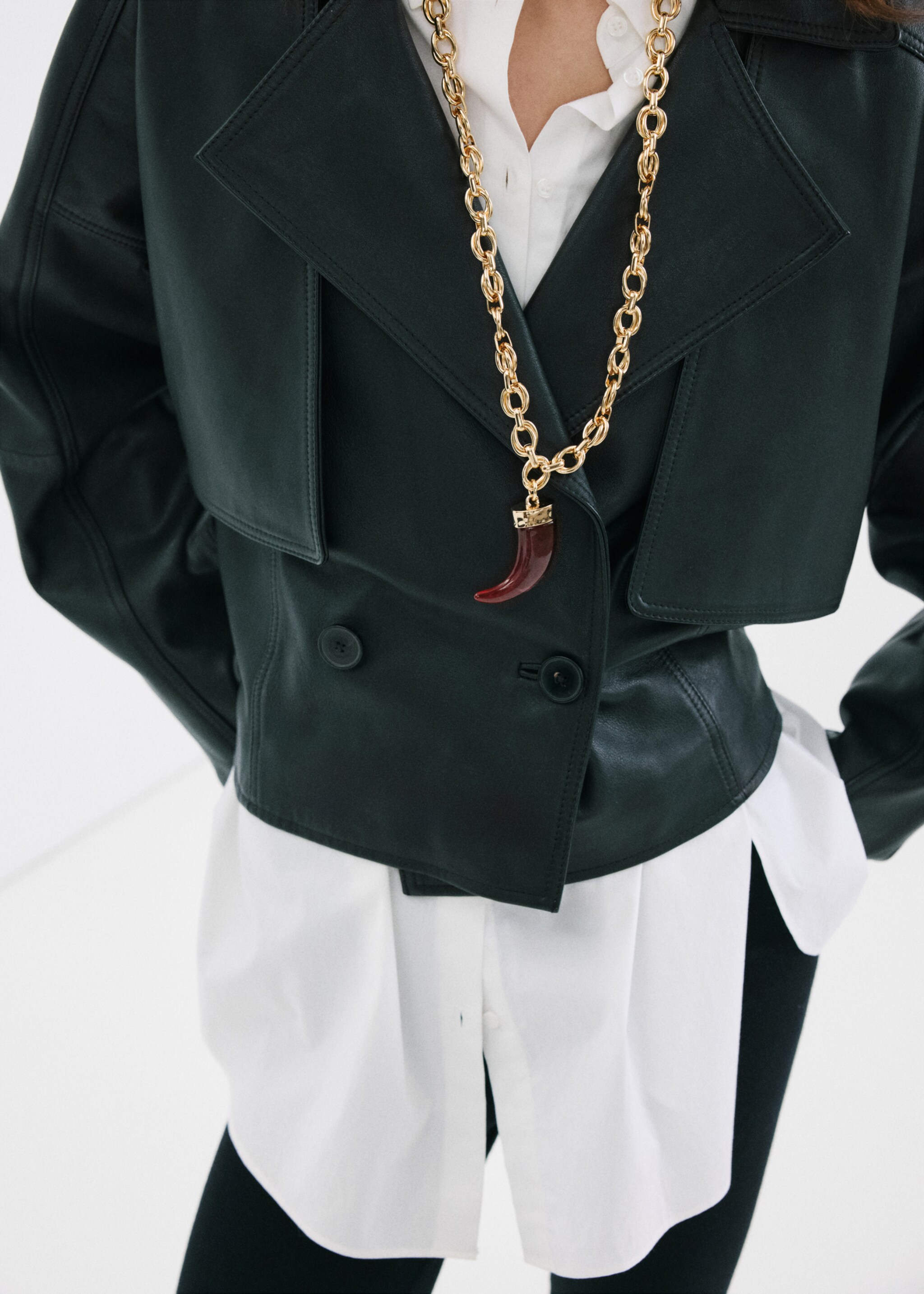 Collar colgante resina - Detalle del artículo 9, Oro. Ref: 27004787-00.