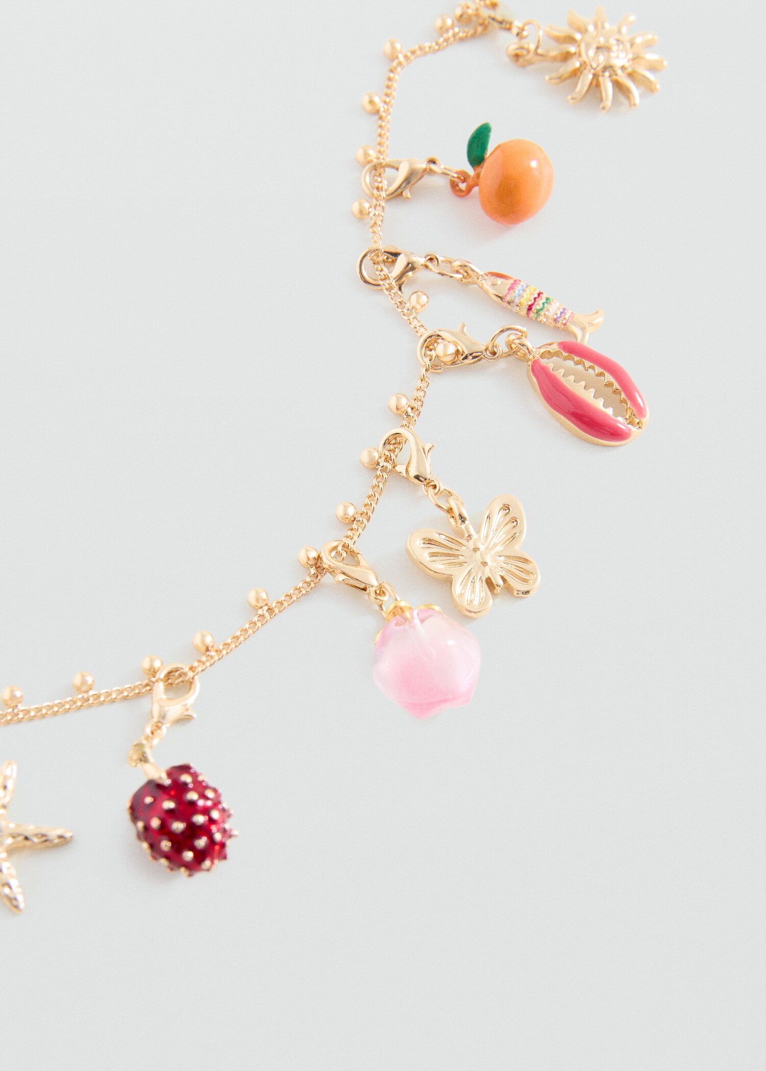 Collier pendentif breloques - Plan moyen