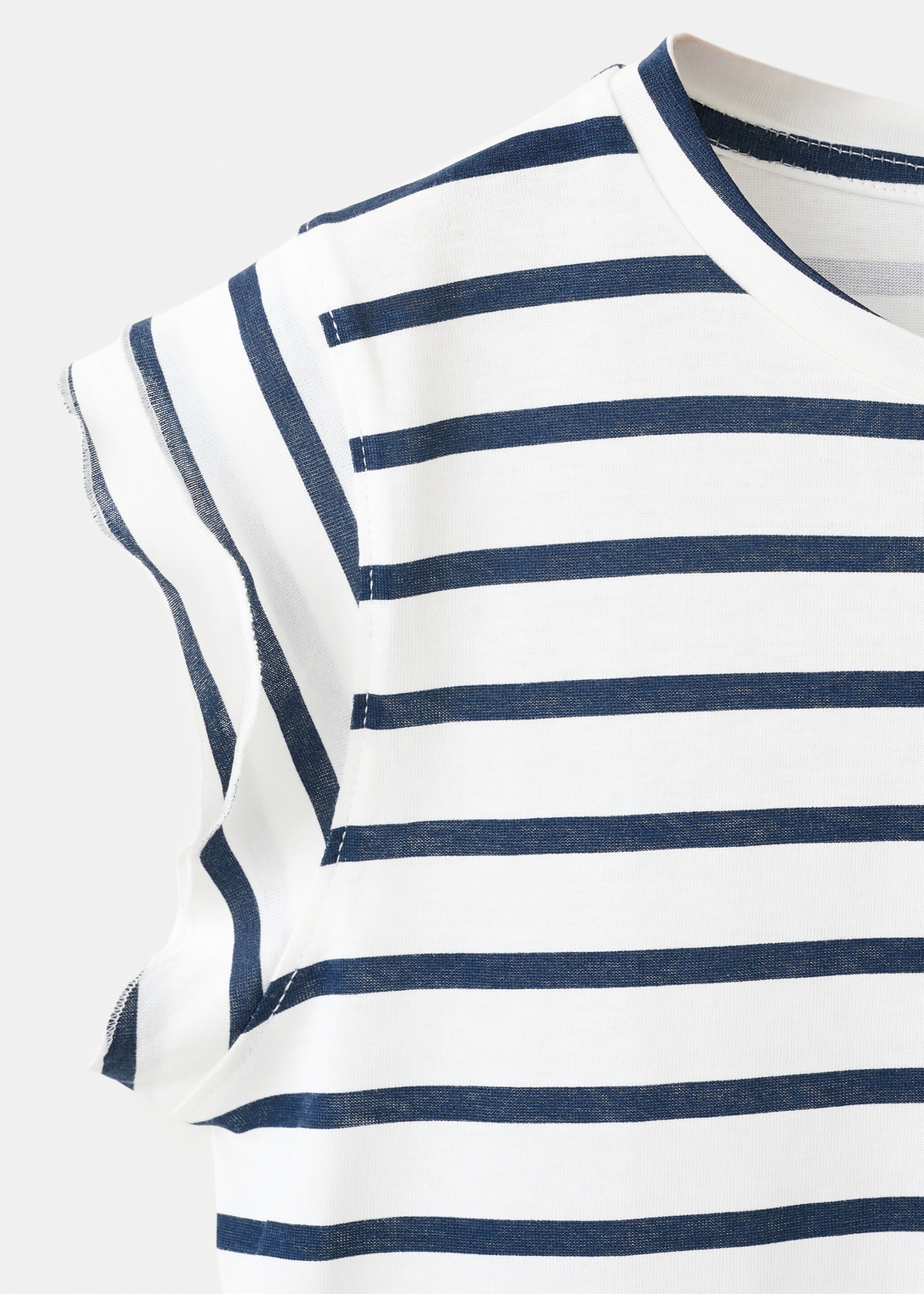 Ruffled striped t-shirt - Details of the article 8, Navy. Ref: 27005157-00.