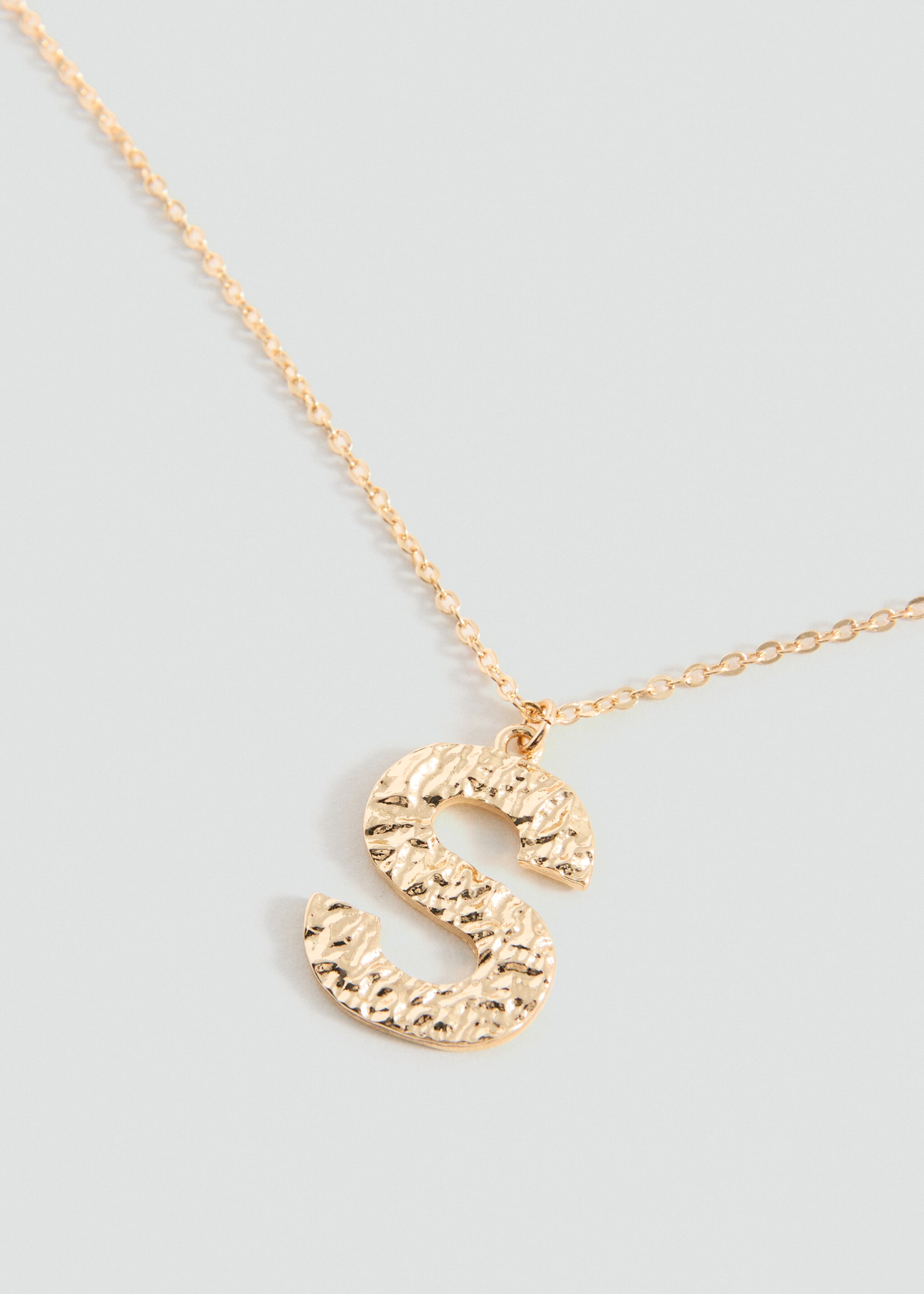 Letter Pendant Necklace - Medium plane, Gold. Ref: 27005169-00.