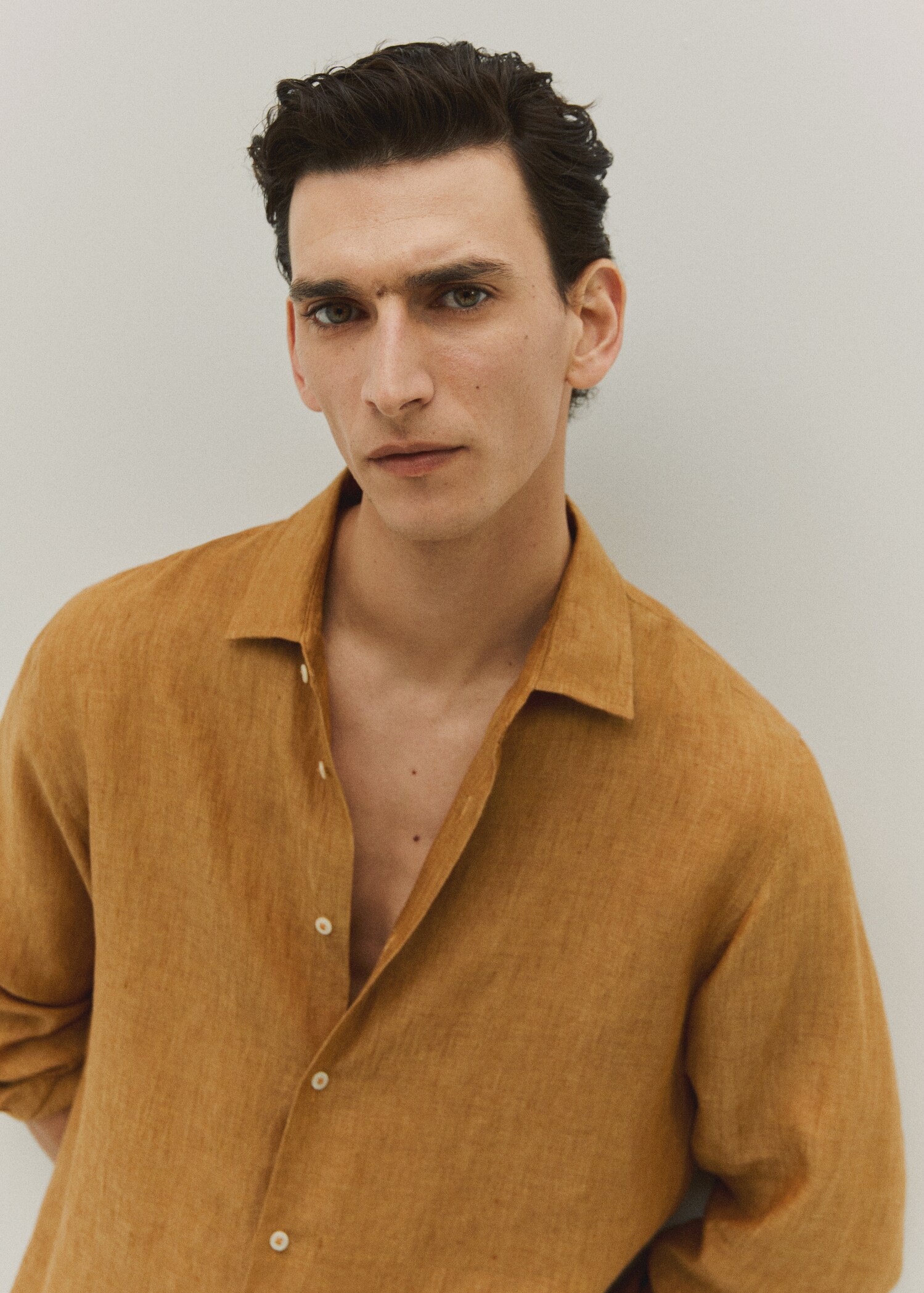 100% linen regular-fit shirt - Details of the article 6