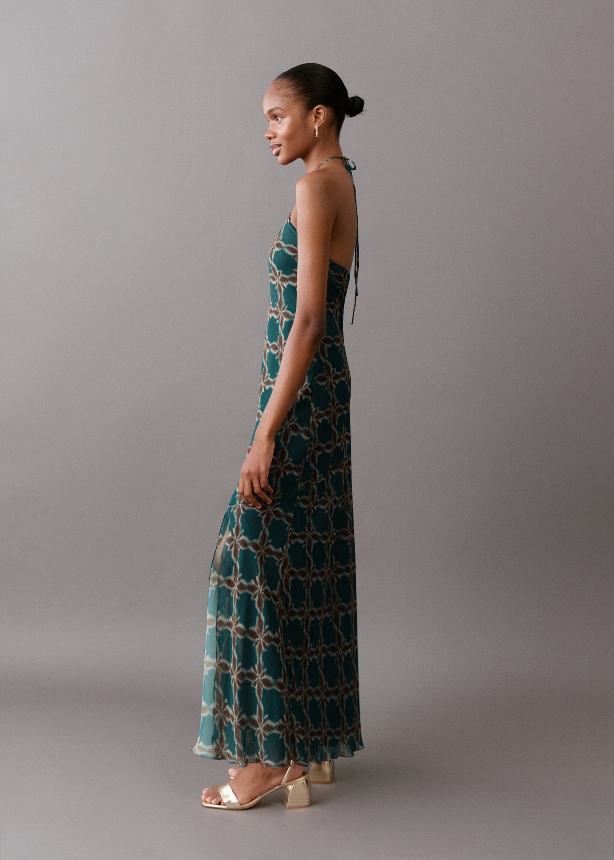 Halter-neck printed dress - Details of the article 6, Petrol Blue. Ref: 27005819-00.
