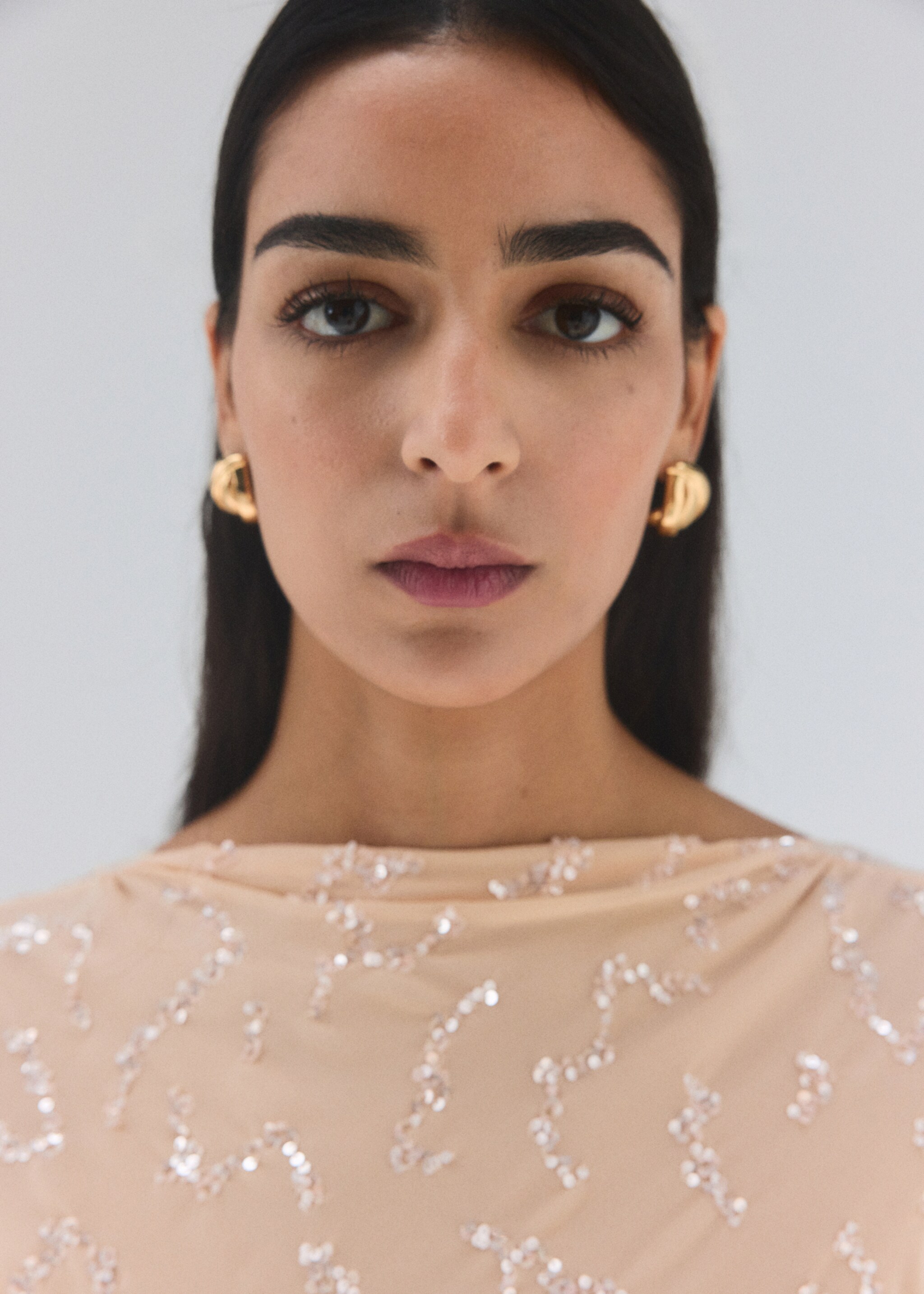 فستان لامع بظهر مفتوح - تفاصيل المنتج 1, بيج فاتح. Ref: 27005821-00.