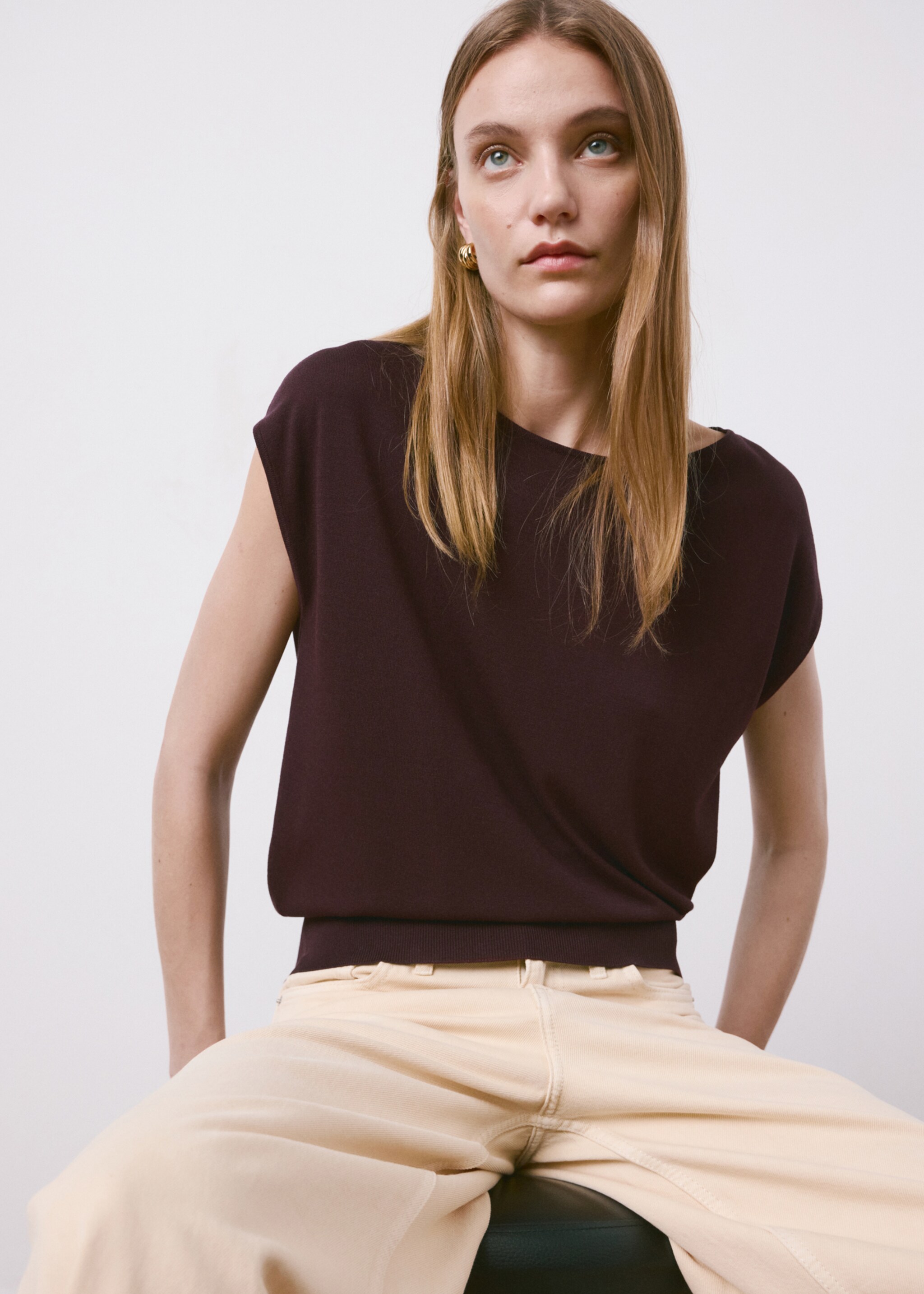 تيشيرت محبوك بأكمام قصيرة - تفاصيل المنتج 2, نبيذي. Ref: 27005828-00.