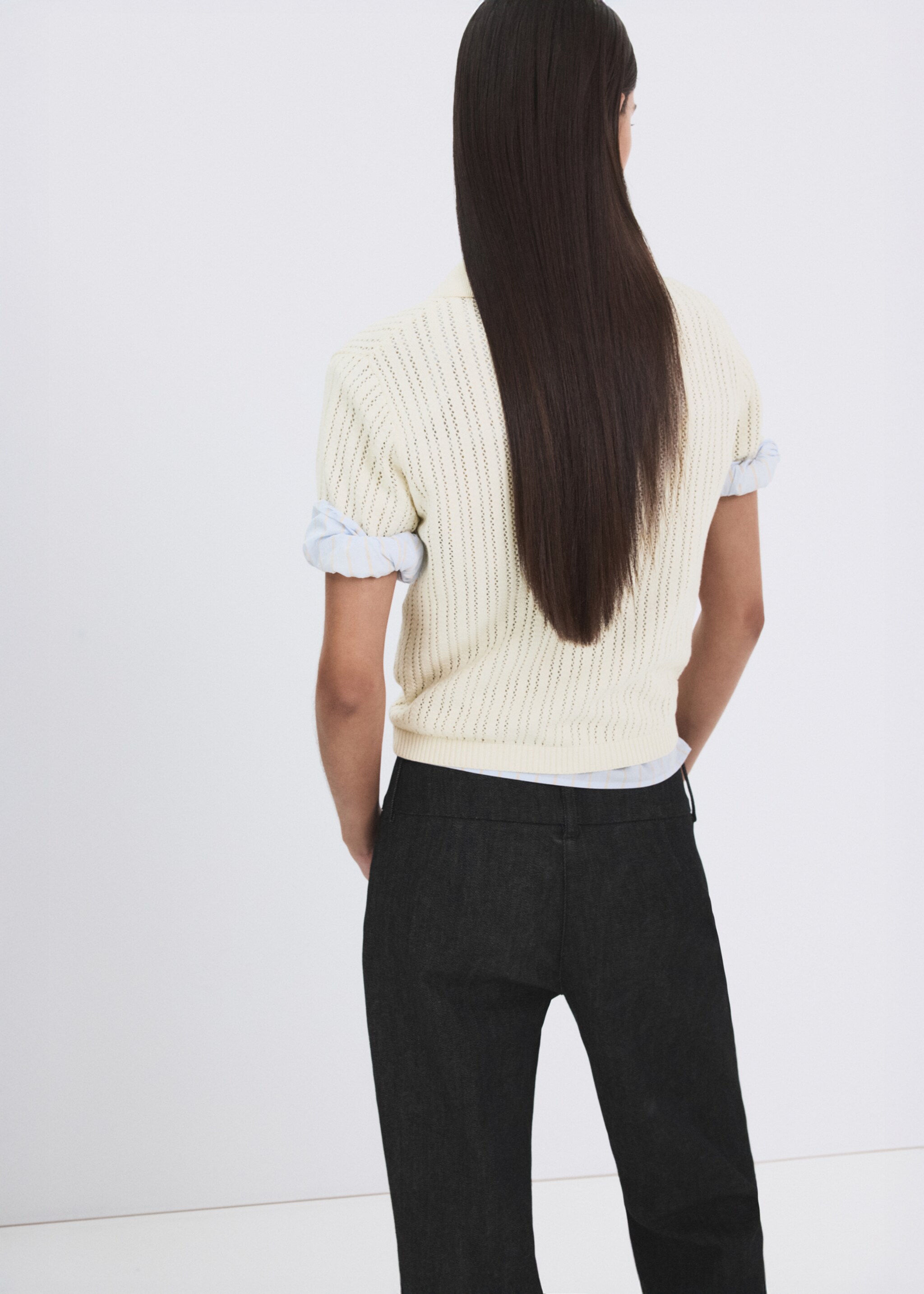 سترة منسوجة مخرمة برقبة بولو - الجهة الخلفية للمنتج, بيج فاتح. Ref: 27005829-00.