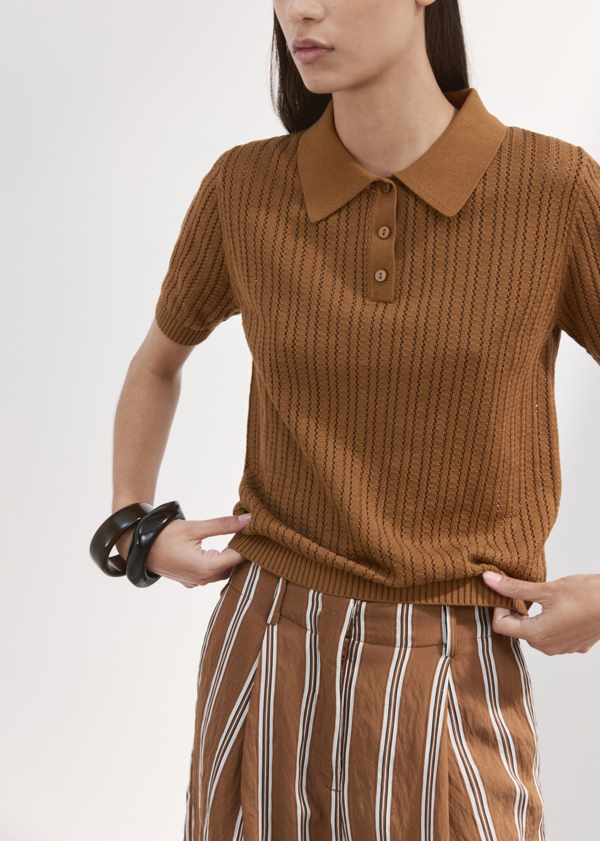 Openwork knitted polo-neck sweater - Details of the article 2, Caramel. Ref: 27005829-00.