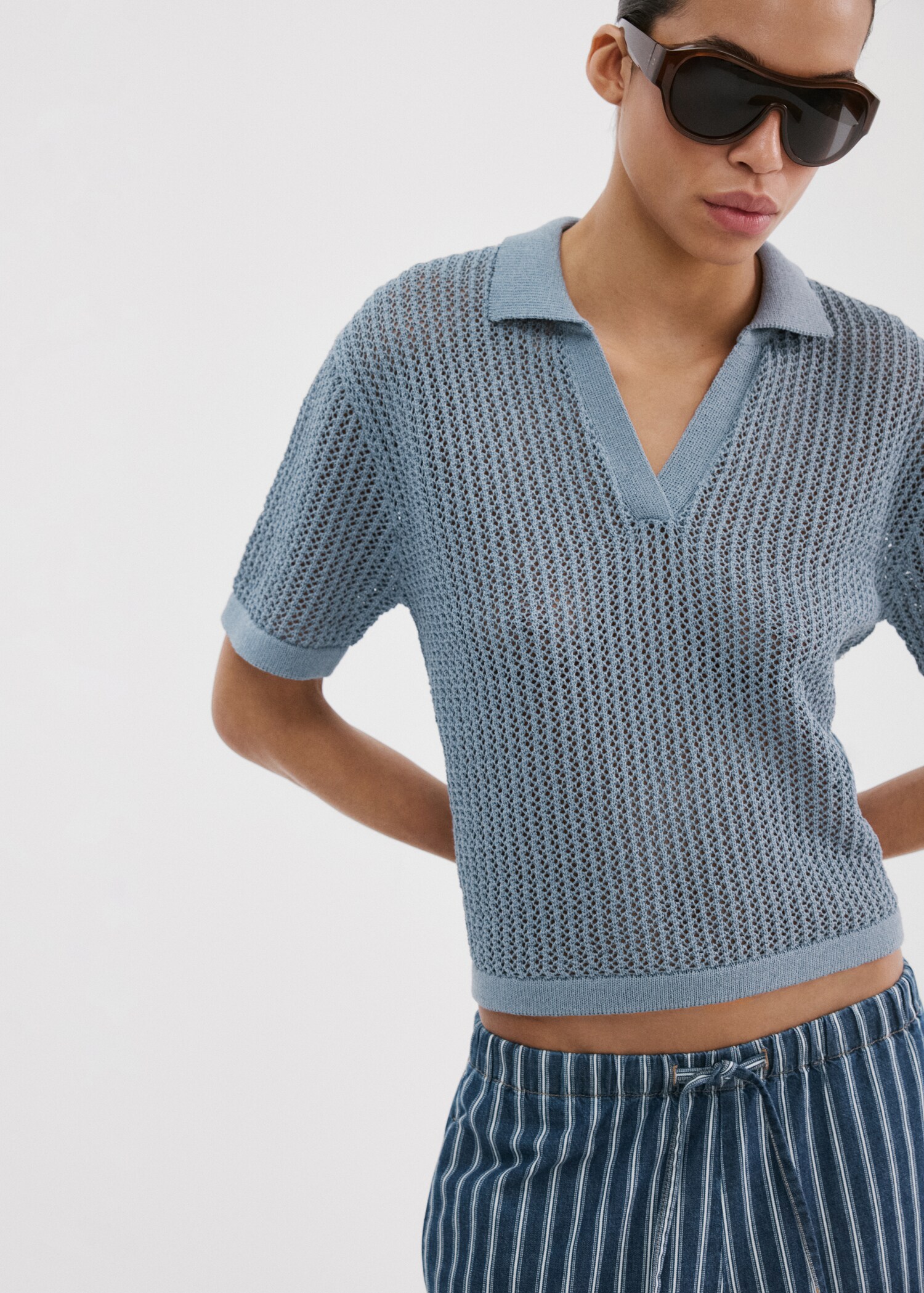 سترة منسوجة مخرمة برقبة بولو - رؤية وسط