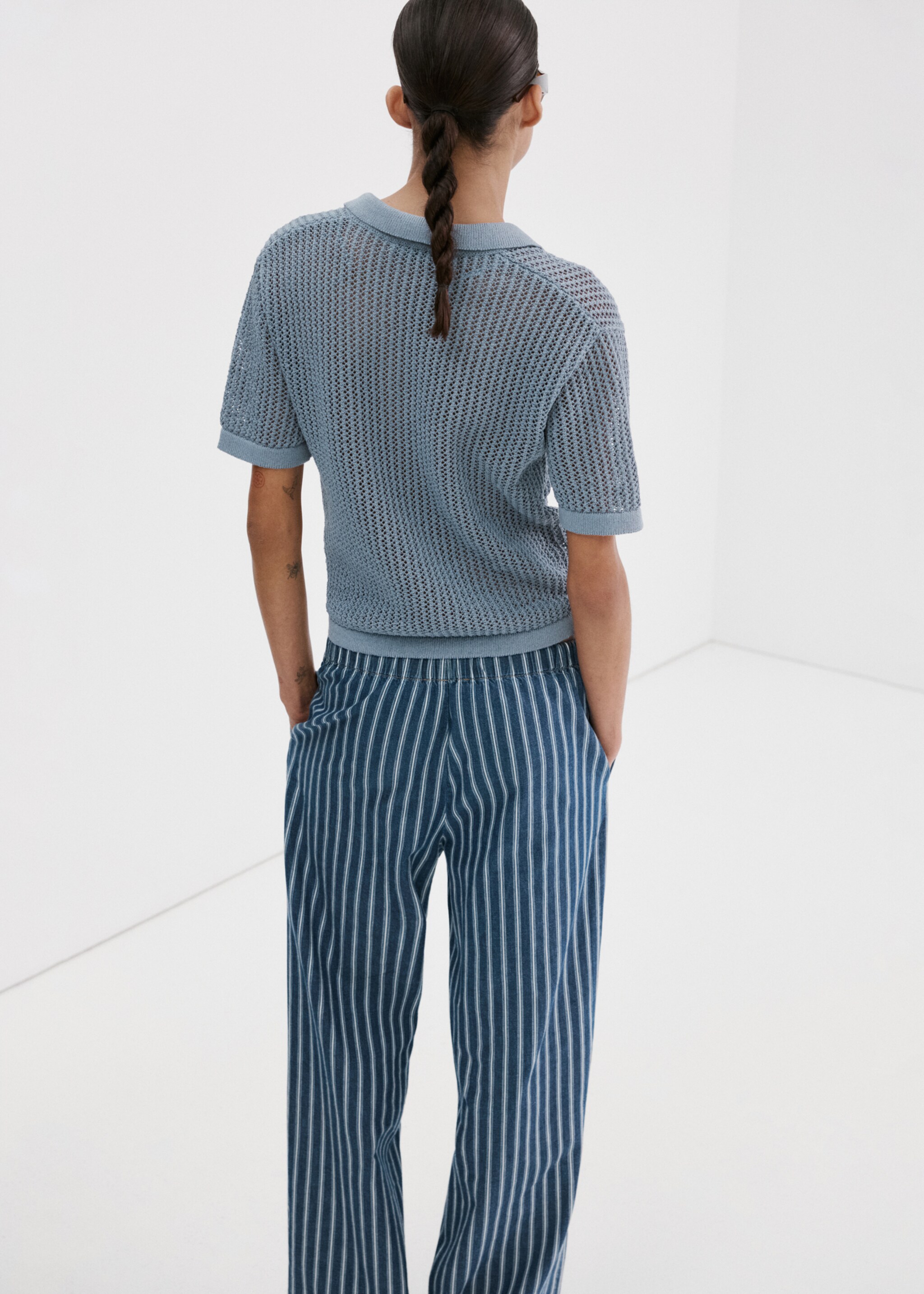 سترة منسوجة مخرمة برقبة بولو - الجهة الخلفية للمنتج, أزرق سماوي. Ref: 27005831-00.