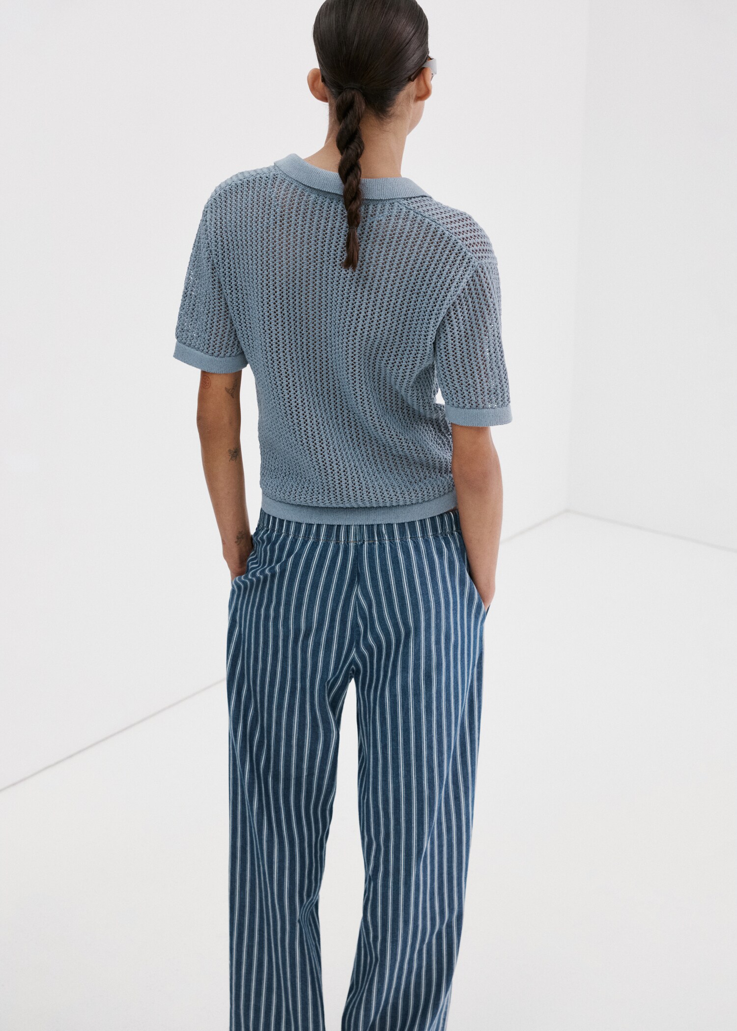 سترة منسوجة مخرمة برقبة بولو - الجهة الخلفية للمنتج