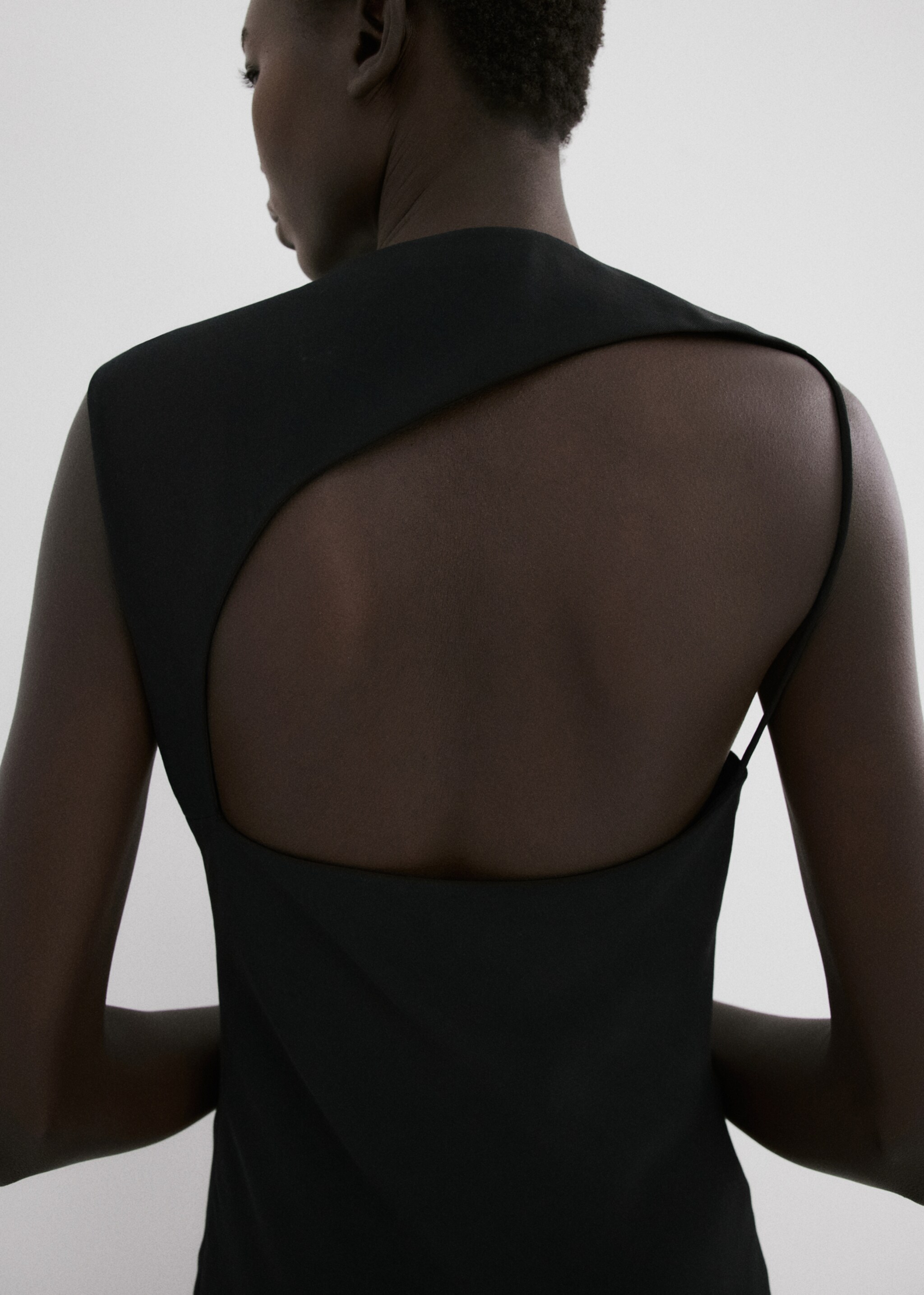 Midi-dress with open back - Details of the article 6, Black. Ref: 27005837-00.