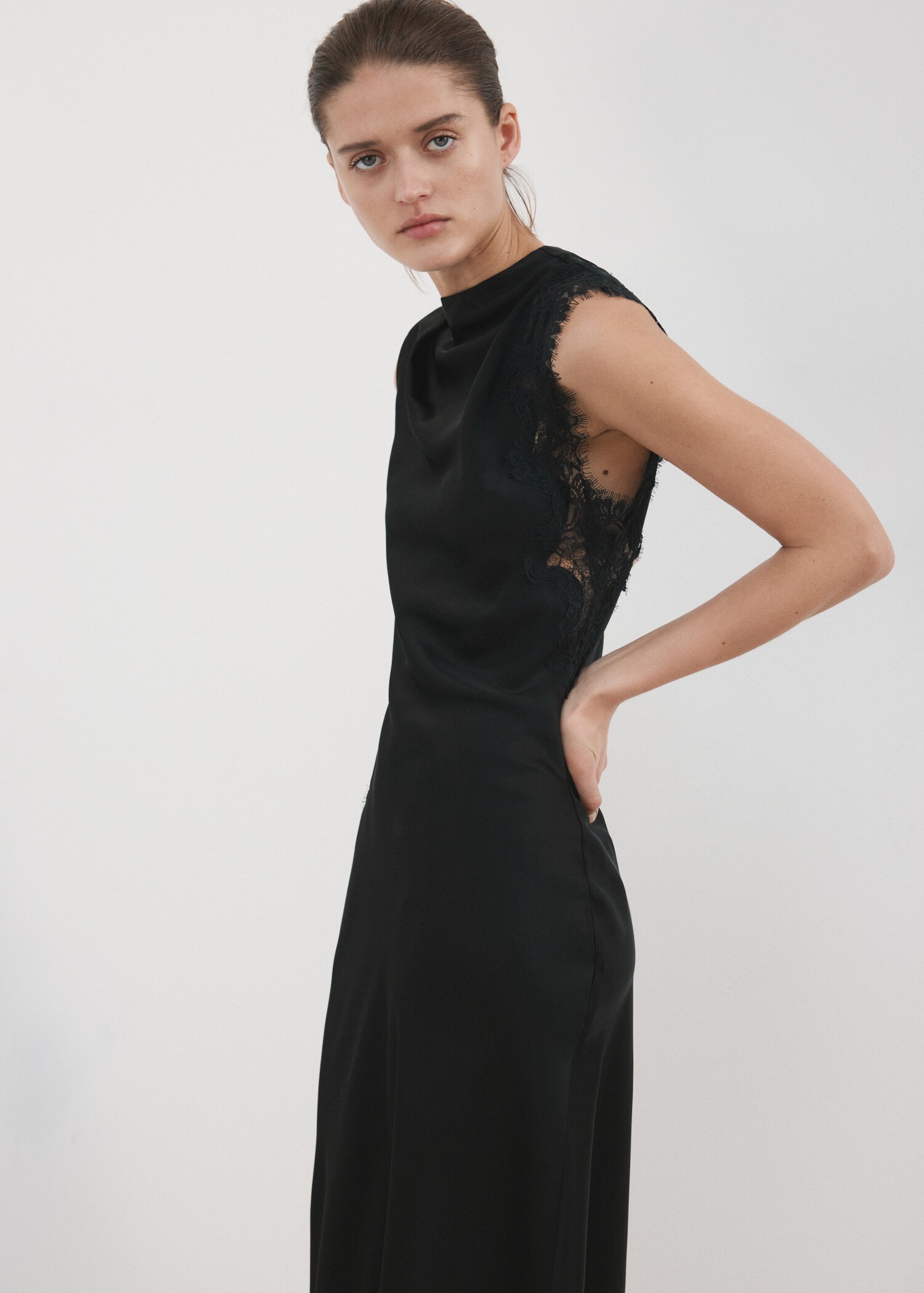 Satin long dress with lace details - Medium plane